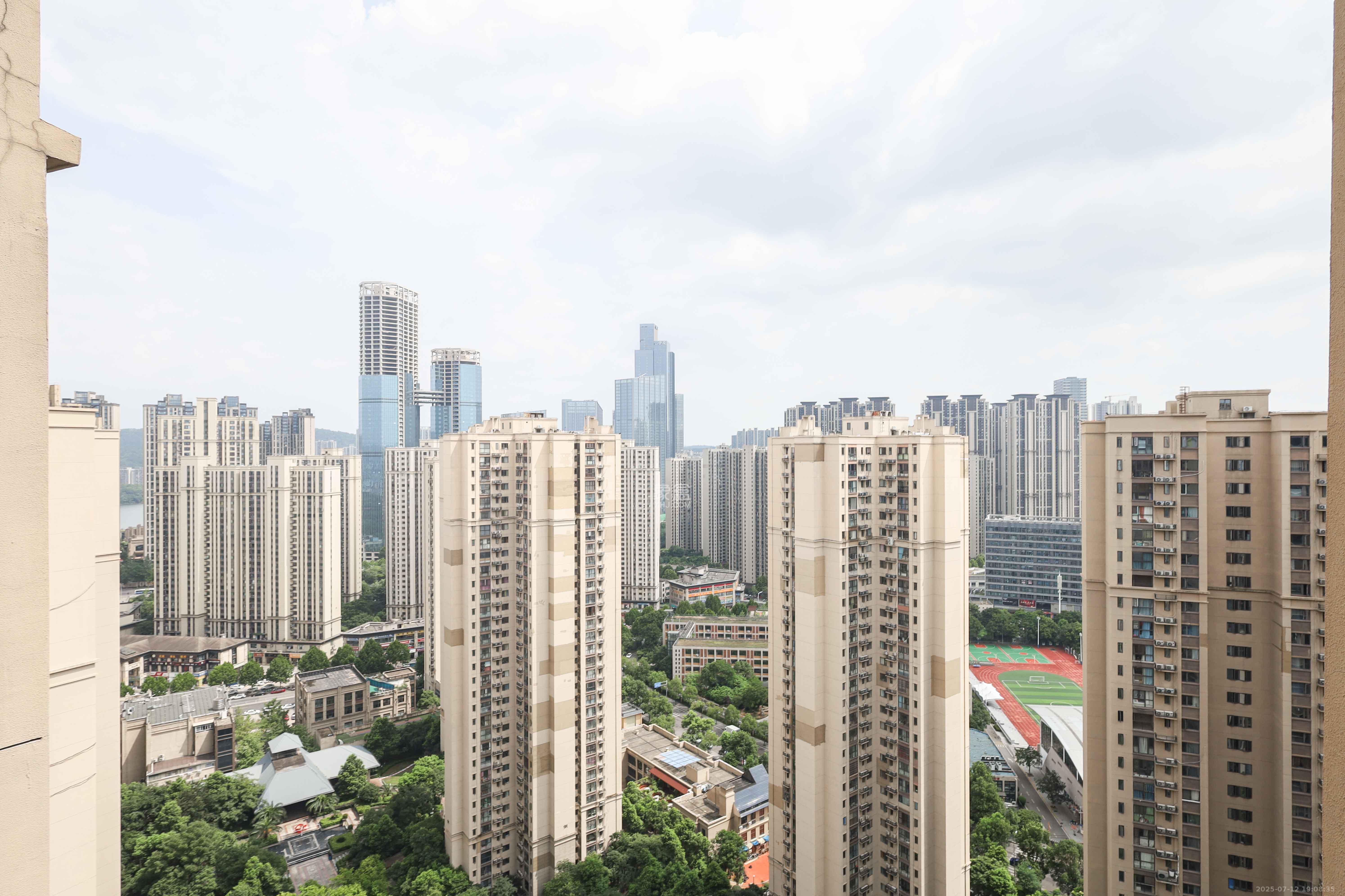 梅溪湖合能璞丽  3室2厅2卫   95.00万阳台