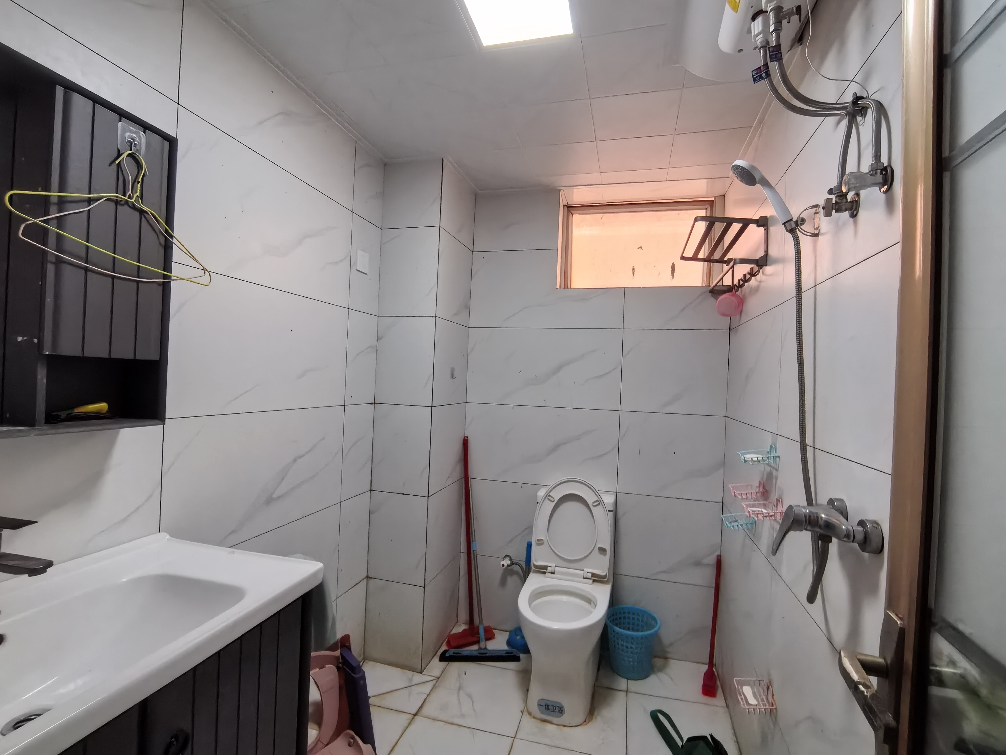 国托公寓 3室2厅1卫 2000.0元/月 国托公寓 3室2厅1卫 2000.0元/月室内图