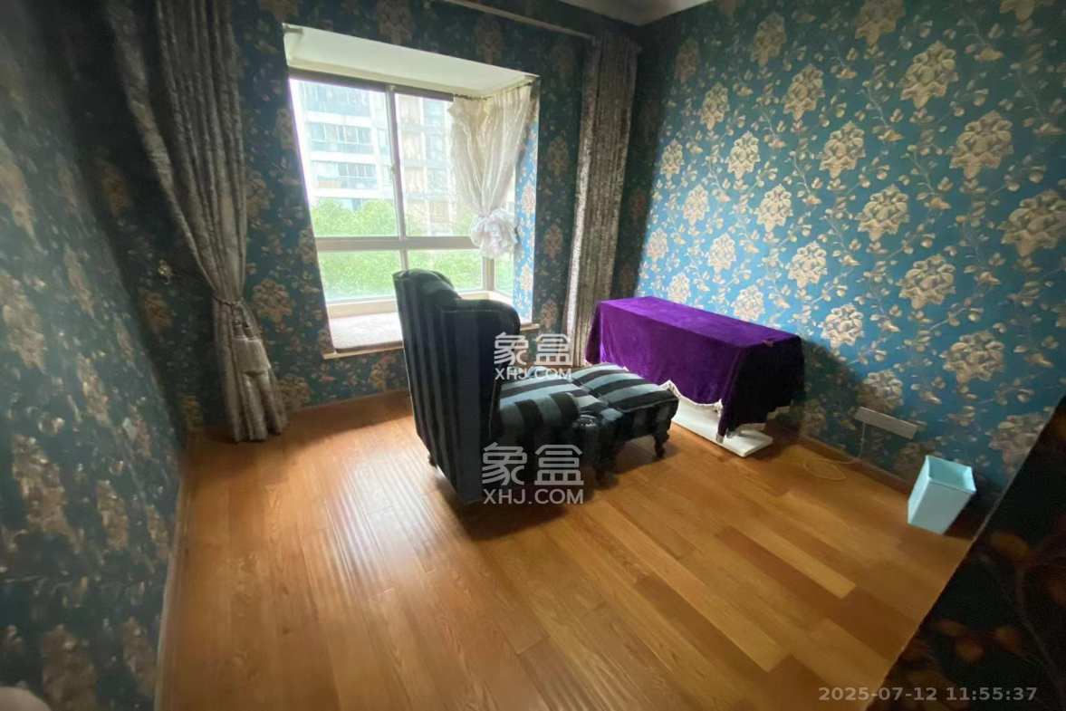 钱隆樽品(一、二、三期)  4室2厅2卫    3500.0元/月 钱隆樽品(一、二、三期)  4室2厅2卫    3500.0元/月室内图