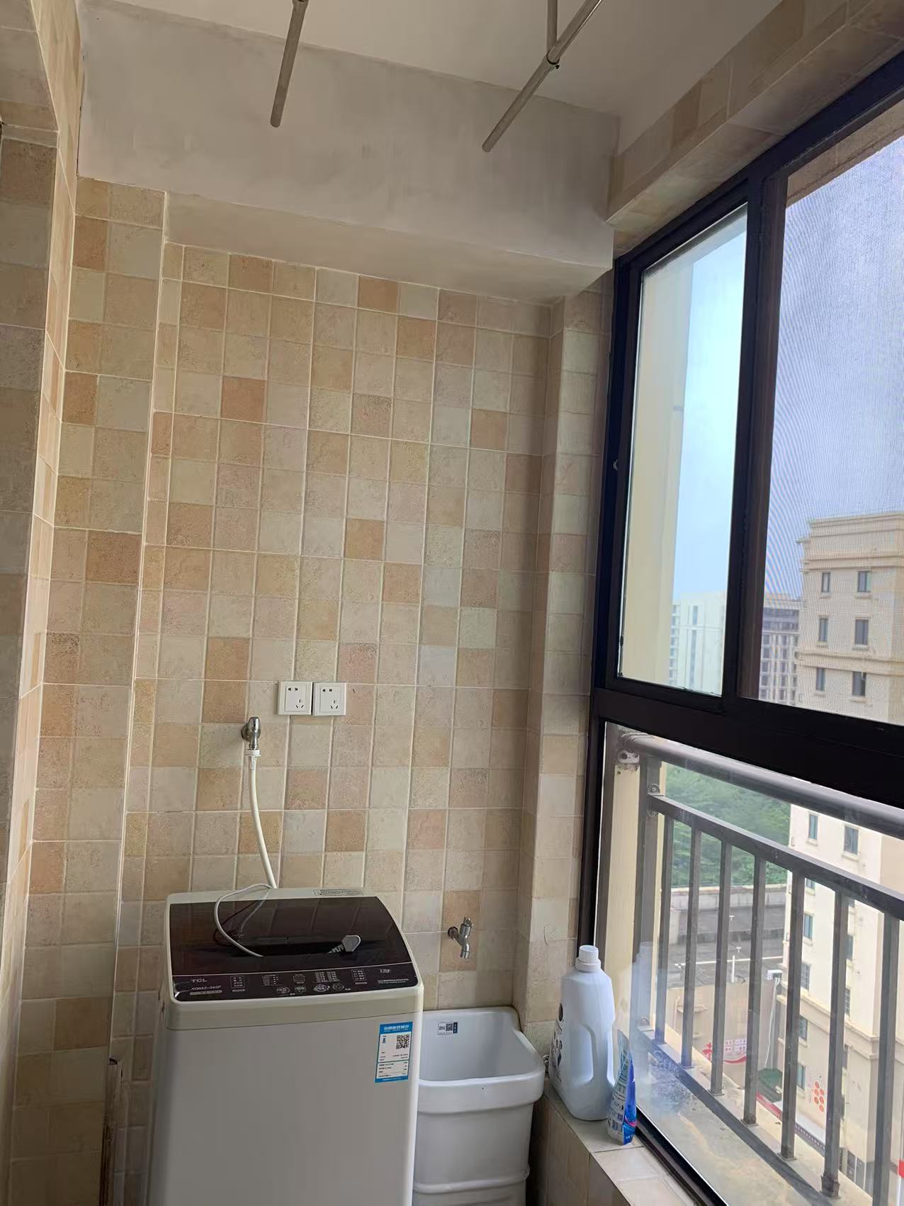 绿地城四期璟园 1室2厅1卫 2100.0元/月 绿地城四期璟园 1室2厅1卫 2100.0元/月室内图