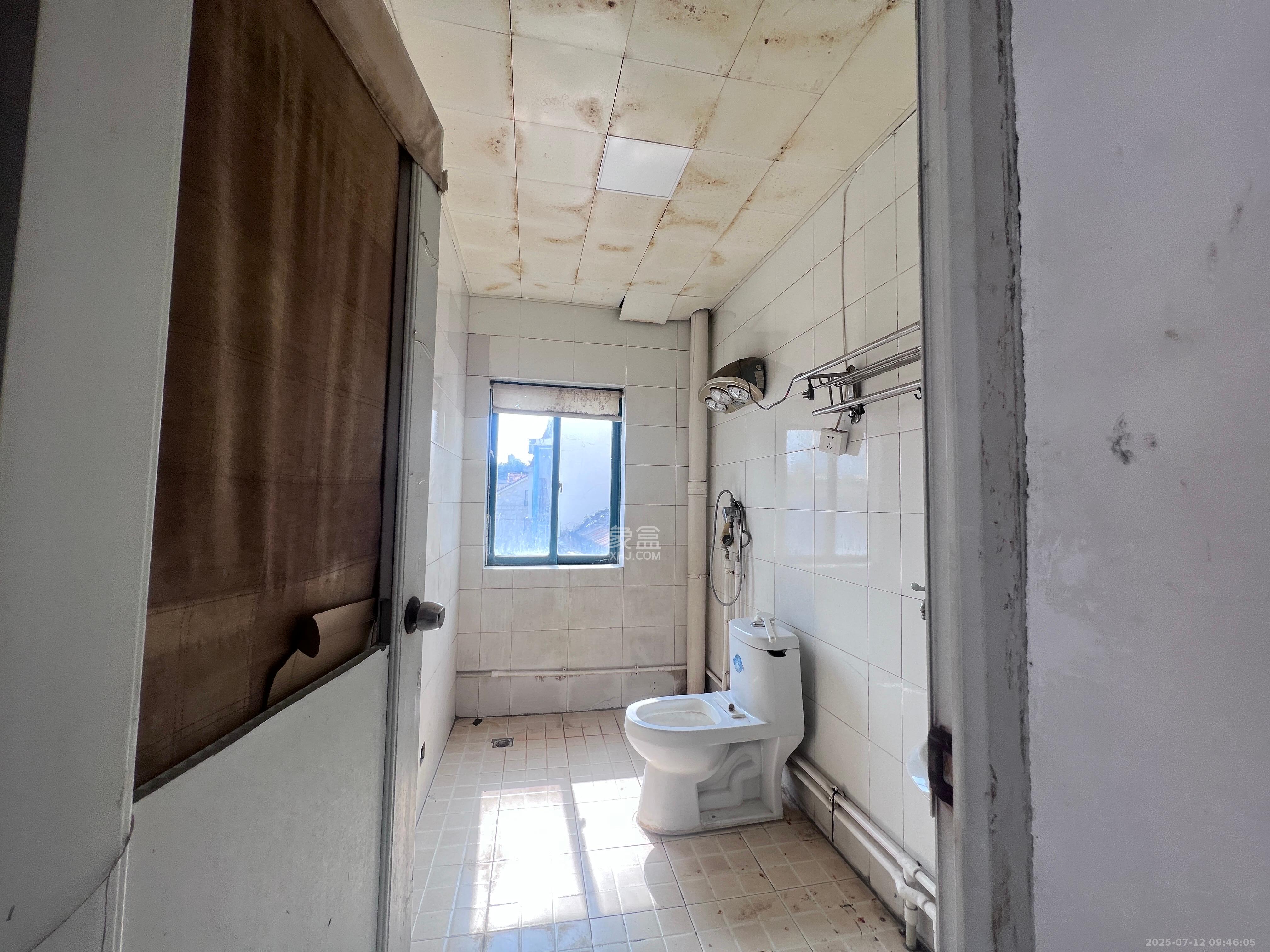 东方新城  5室2厅2卫    2300.0元/月 东方新城  5室2厅2卫    2300.0元/月室内图