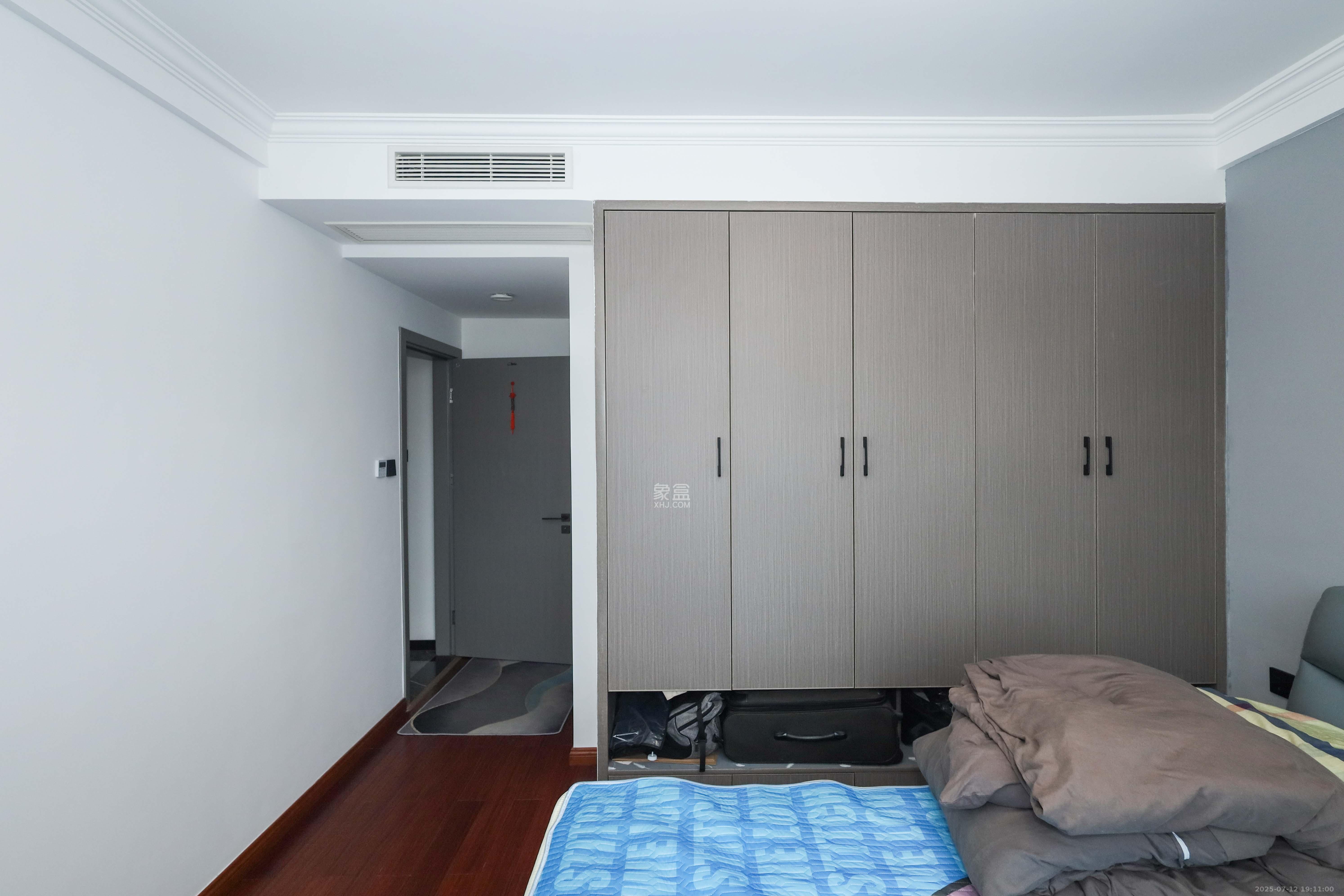 通号岭绣苑 4室2厅2卫 113.0万 通号岭绣苑 4室2厅2卫 113.0万卧室