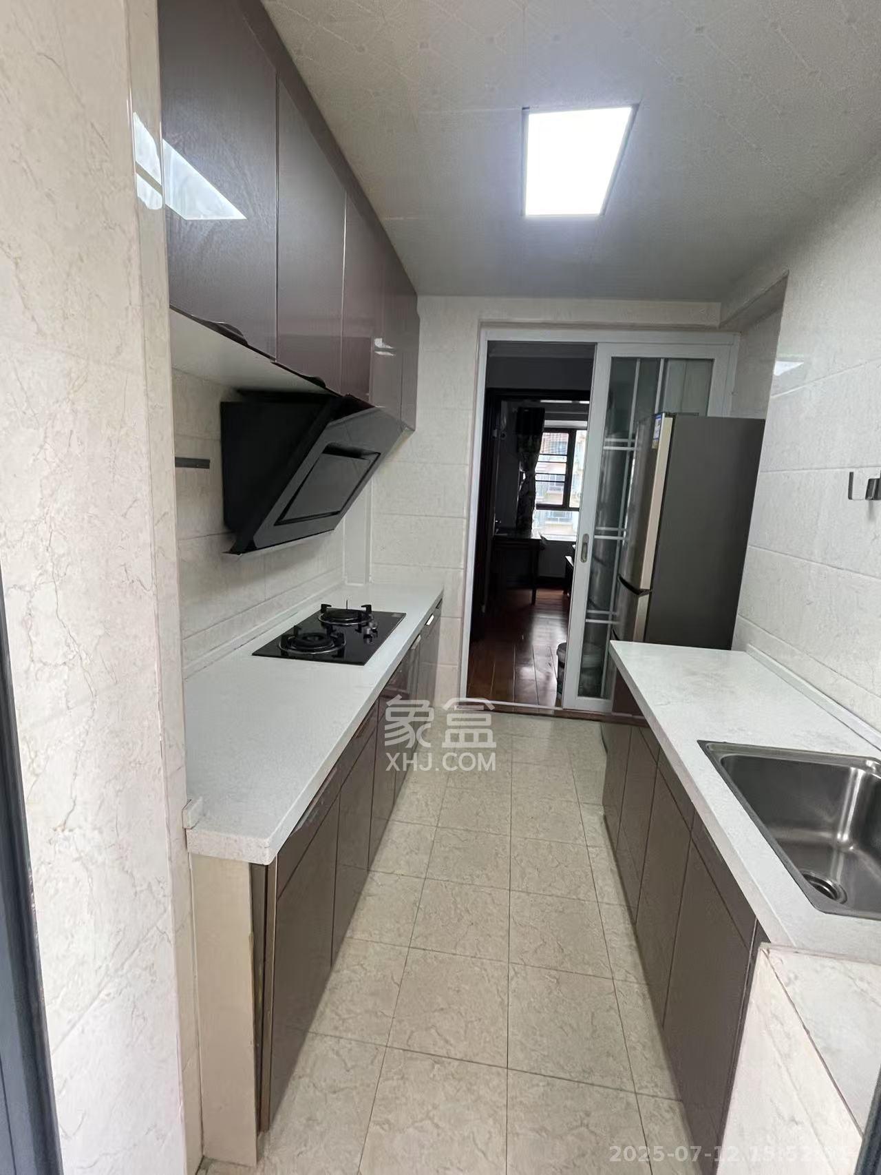 茶山馨苑  3室2厅2卫   3500.00元/月室内图