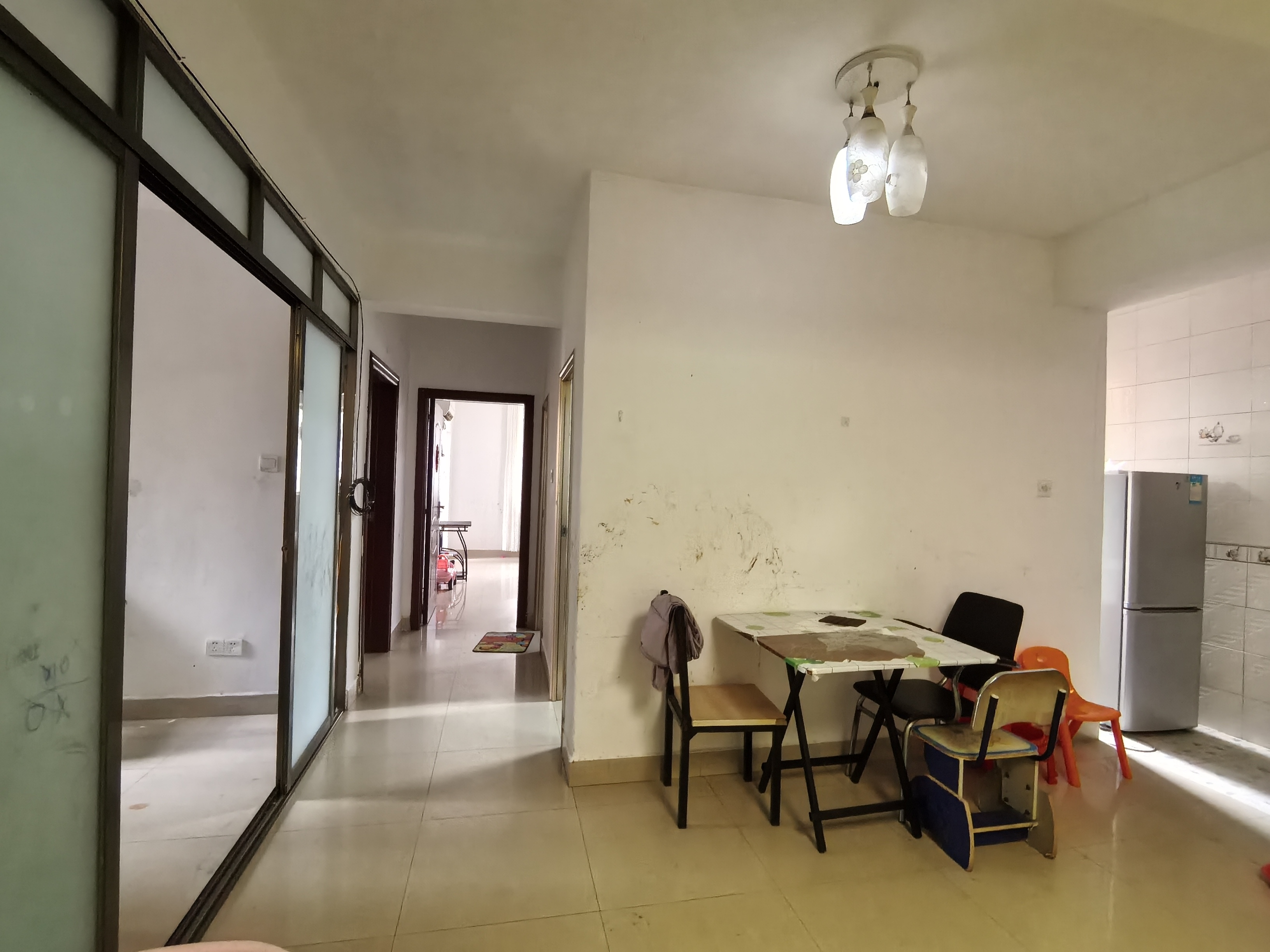 国托公寓 3室2厅1卫 2000.0元/月 国托公寓 3室2厅1卫 2000.0元/月室内图