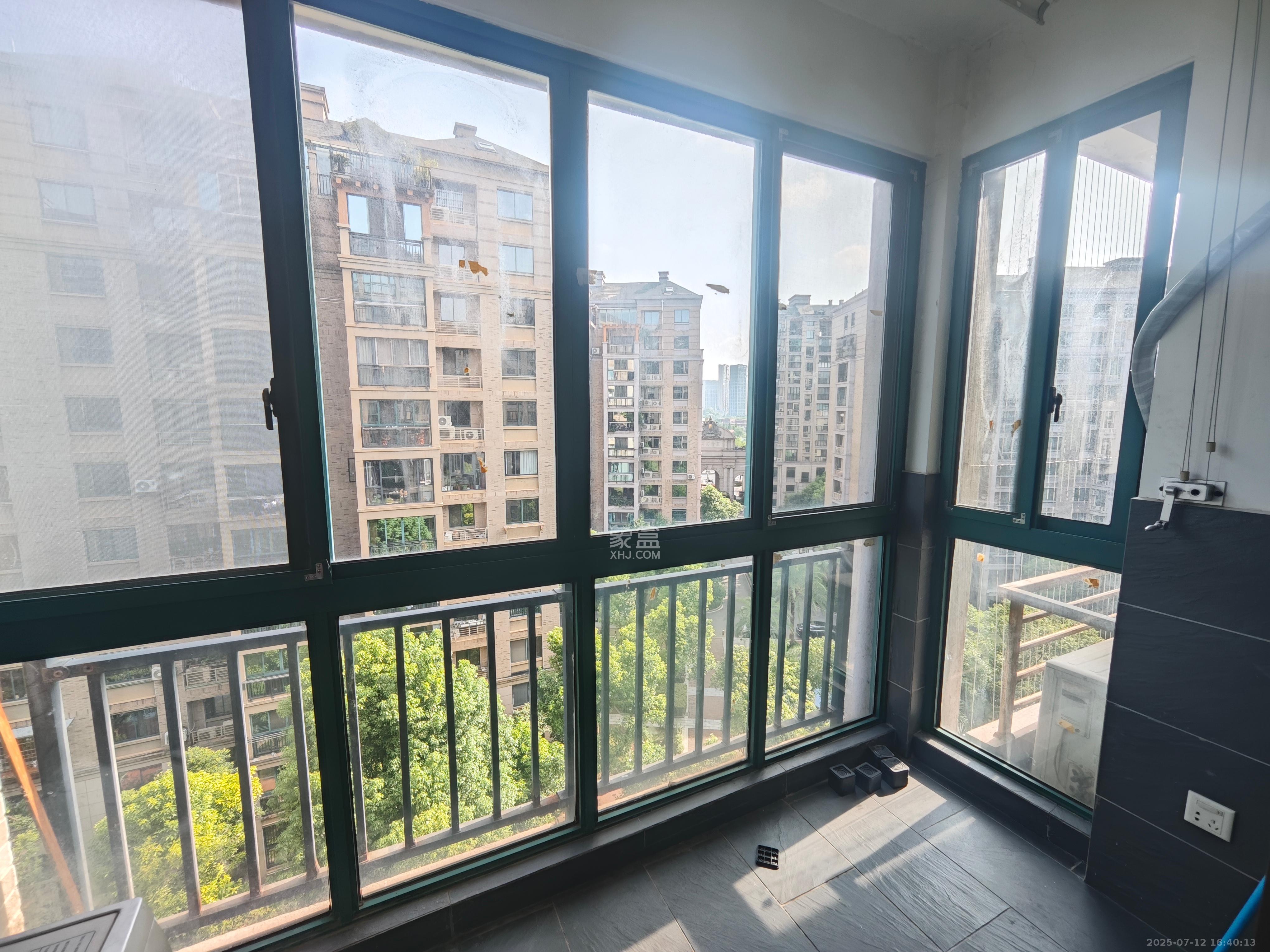 共和世家  3室2厅2卫    3500.0元/月 共和世家  3室2厅2卫    3500.0元/月室内图