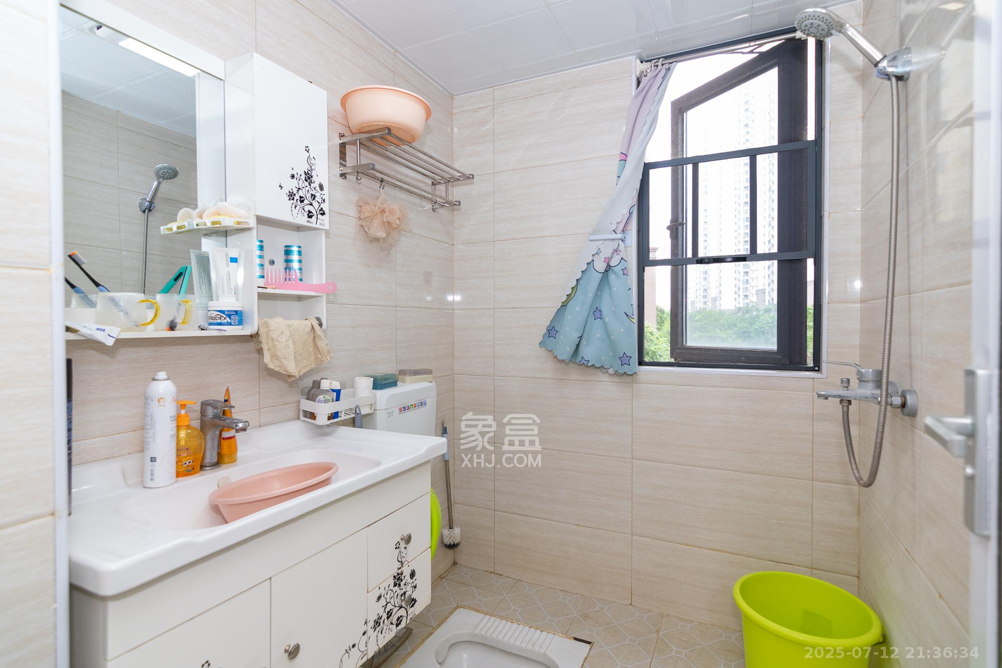 中粮鸿云  3室2厅2卫    69.8万 中粮鸿云  3室2厅2卫    69.8万卫生间