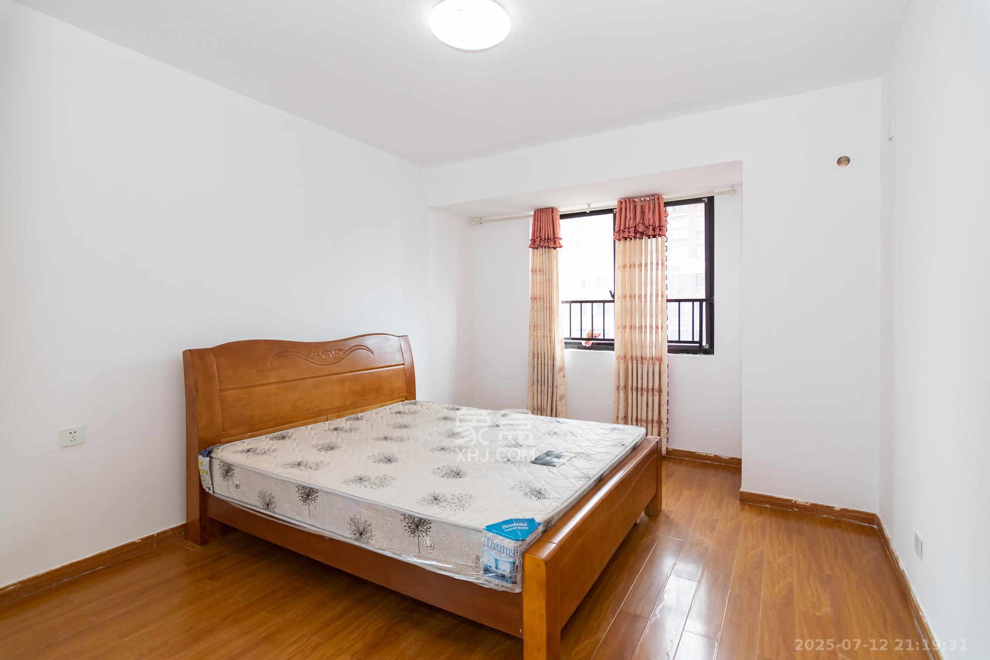 新城国际花都 3室2厅2卫 92.0万 新城国际花都 3室2厅2卫 92.0万卧室