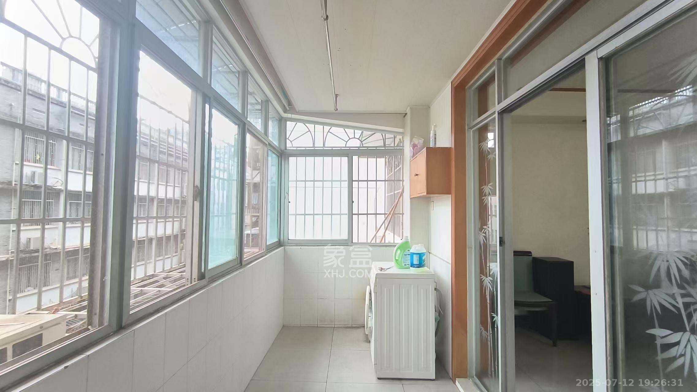 雅园小区  2室2厅1卫   2600.00元/月室内图