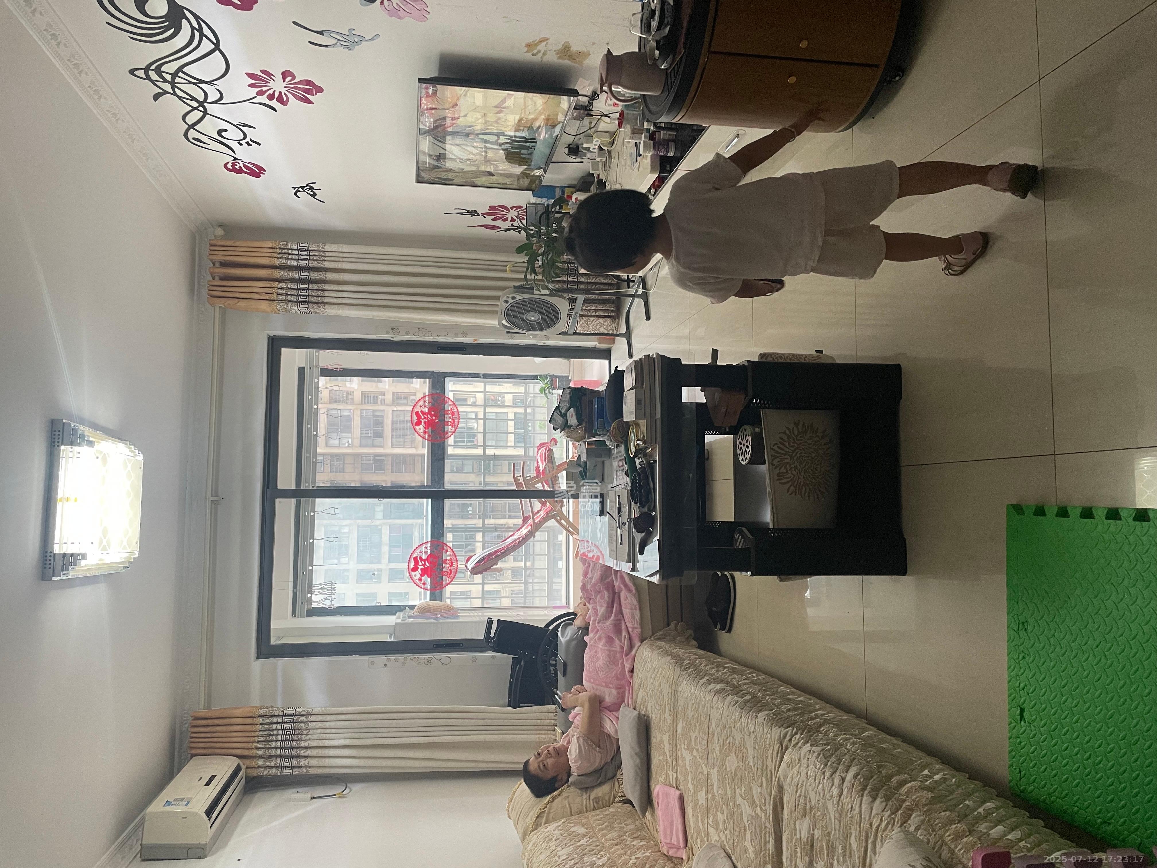 鑫远御文台一期 1室2厅1卫 2100.0元/月 鑫远御文台一期 1室2厅1卫 2100.0元/月室内图