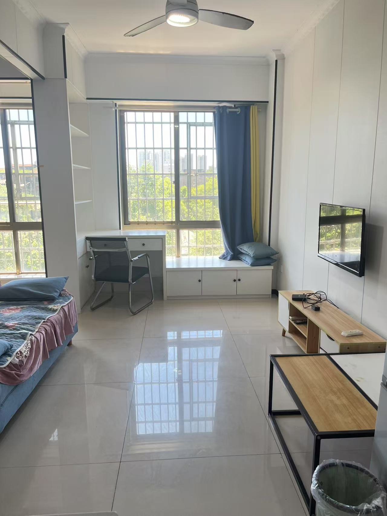 香格里拉 1室1厅1卫 1000.0元/月 香格里拉 1室1厅1卫 1000.0元/月室内图