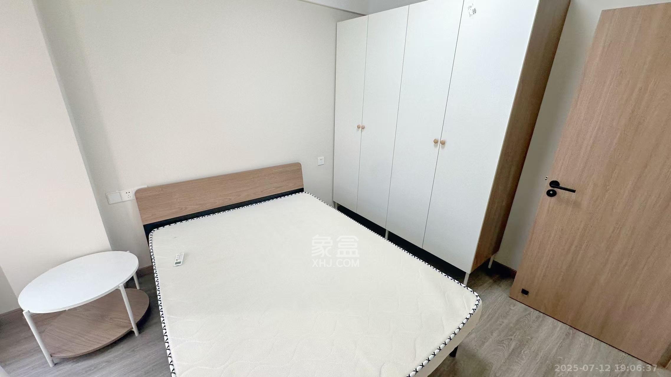 上园商住小区  1室1厅1卫    2000.0元/月室内图