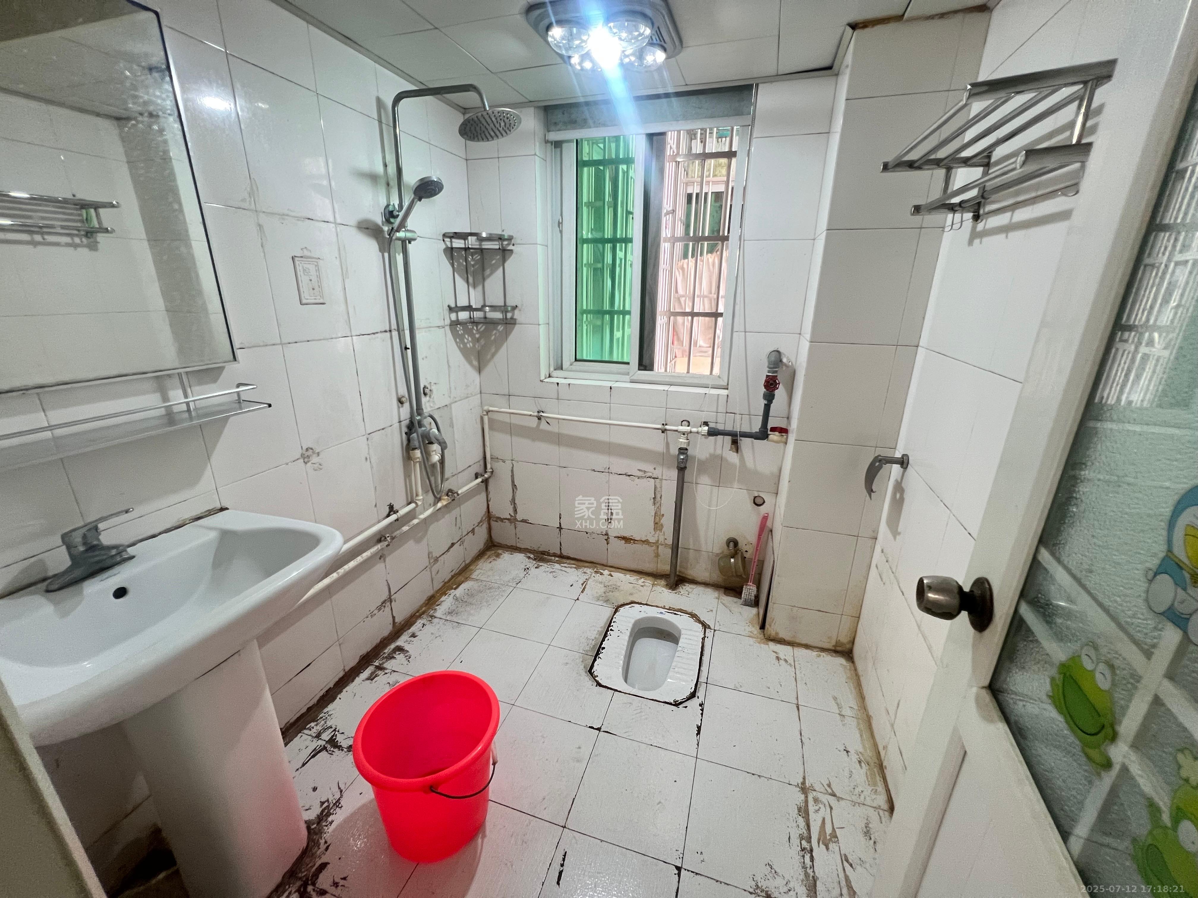 恩瑞麓山名园（龙王港小区）  3室2厅2卫    2400.0元/月室内图