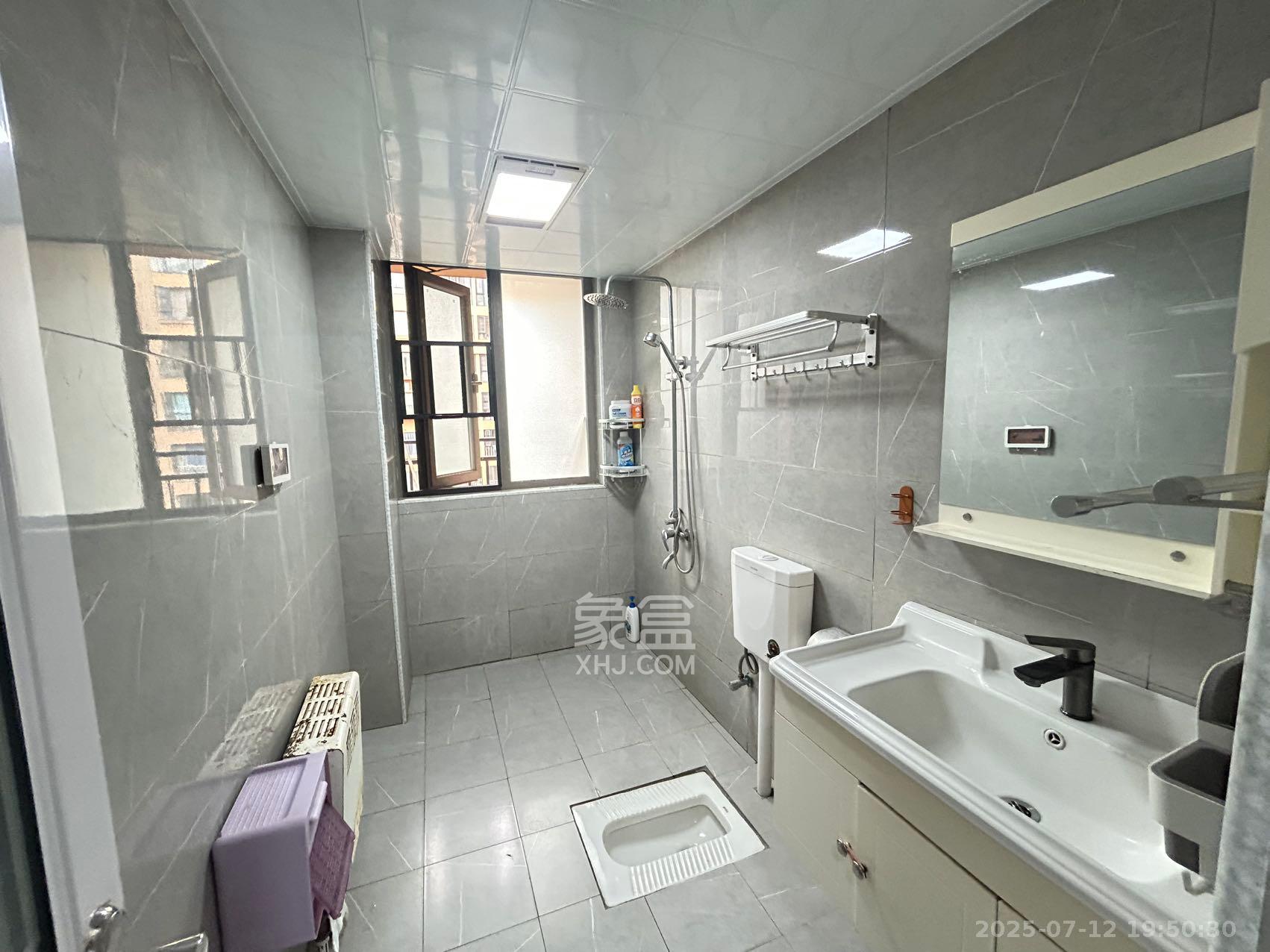 怡海星城 3室2厅2卫 2500.0元/月 怡海星城 3室2厅2卫 2500.0元/月室内图