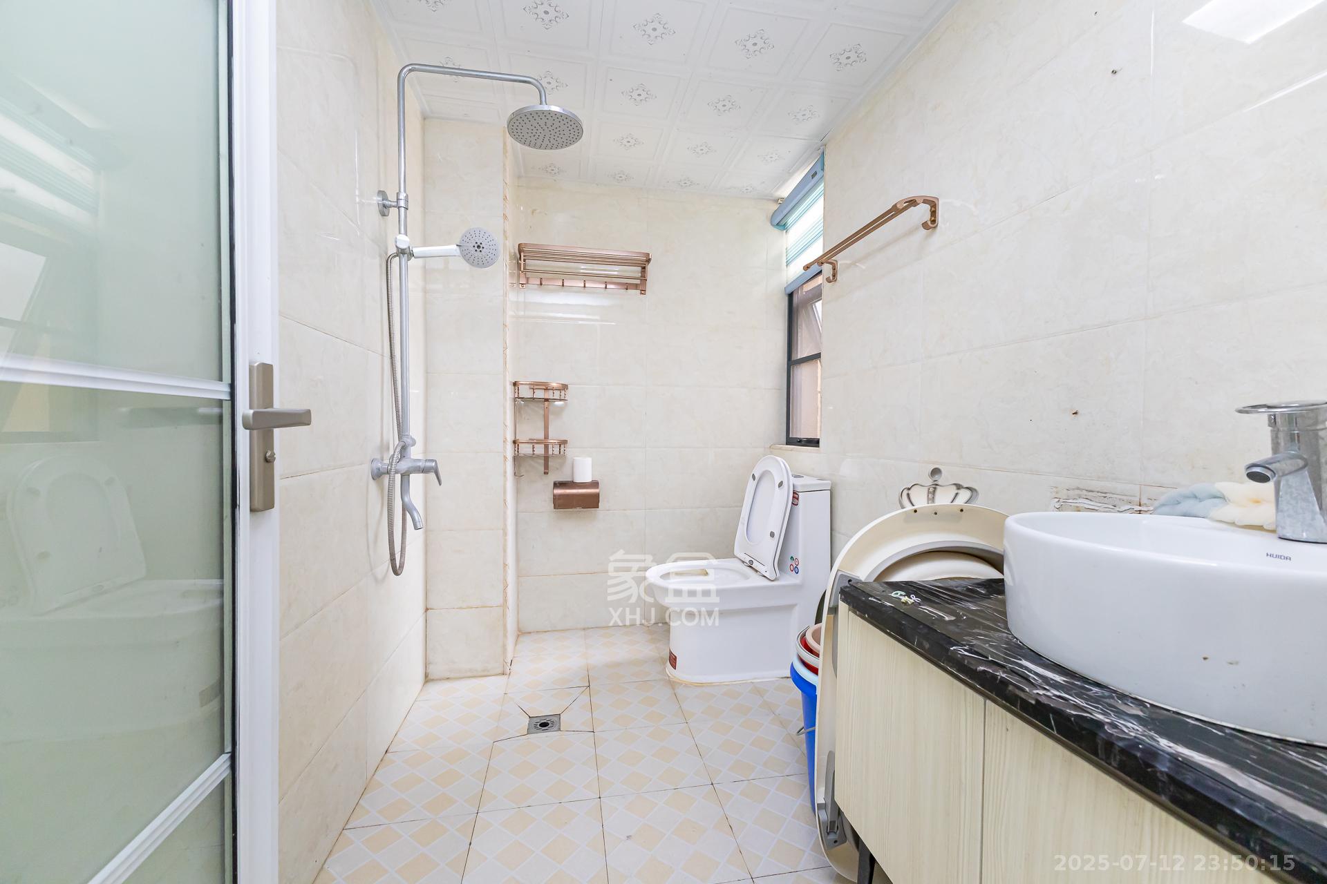 明发国际城  3室2厅2卫    88.8万 明发国际城  3室2厅2卫    88.8万卫生间