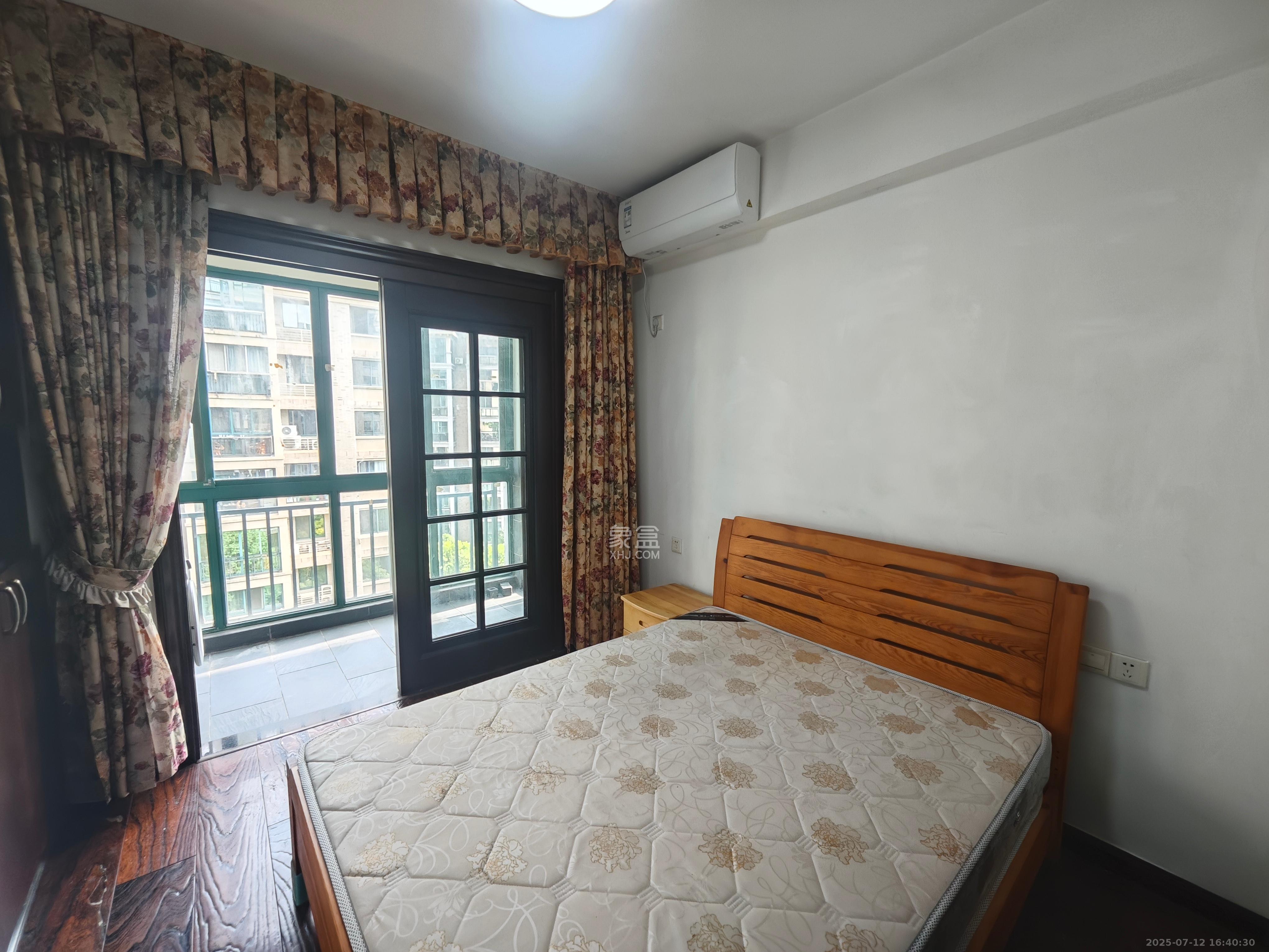 共和世家  3室2厅2卫    3500.0元/月 共和世家  3室2厅2卫    3500.0元/月室内图