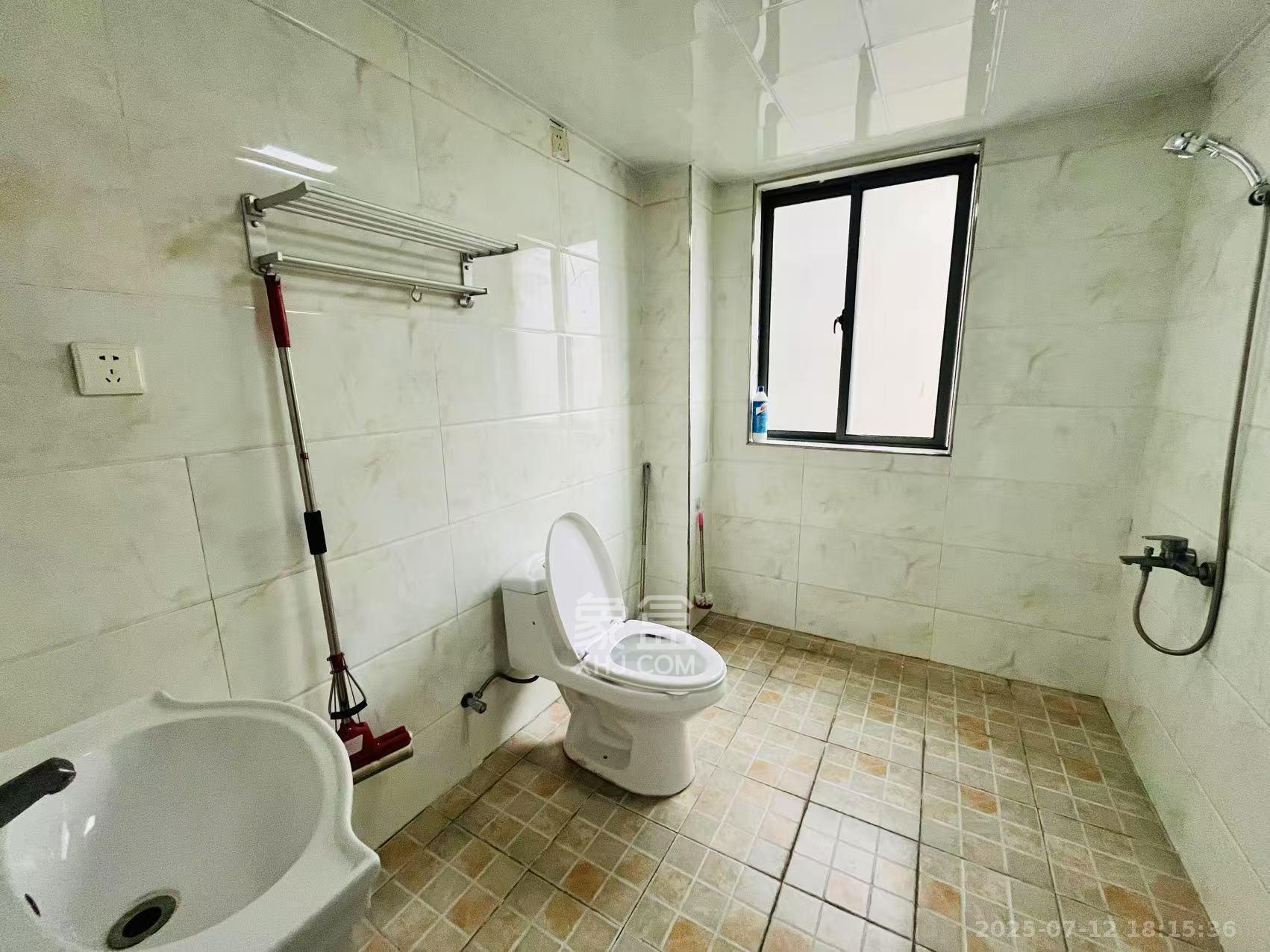 鑫远熙山 4室2厅1卫 2500.0元/月 鑫远熙山 4室2厅1卫 2500.0元/月室内图