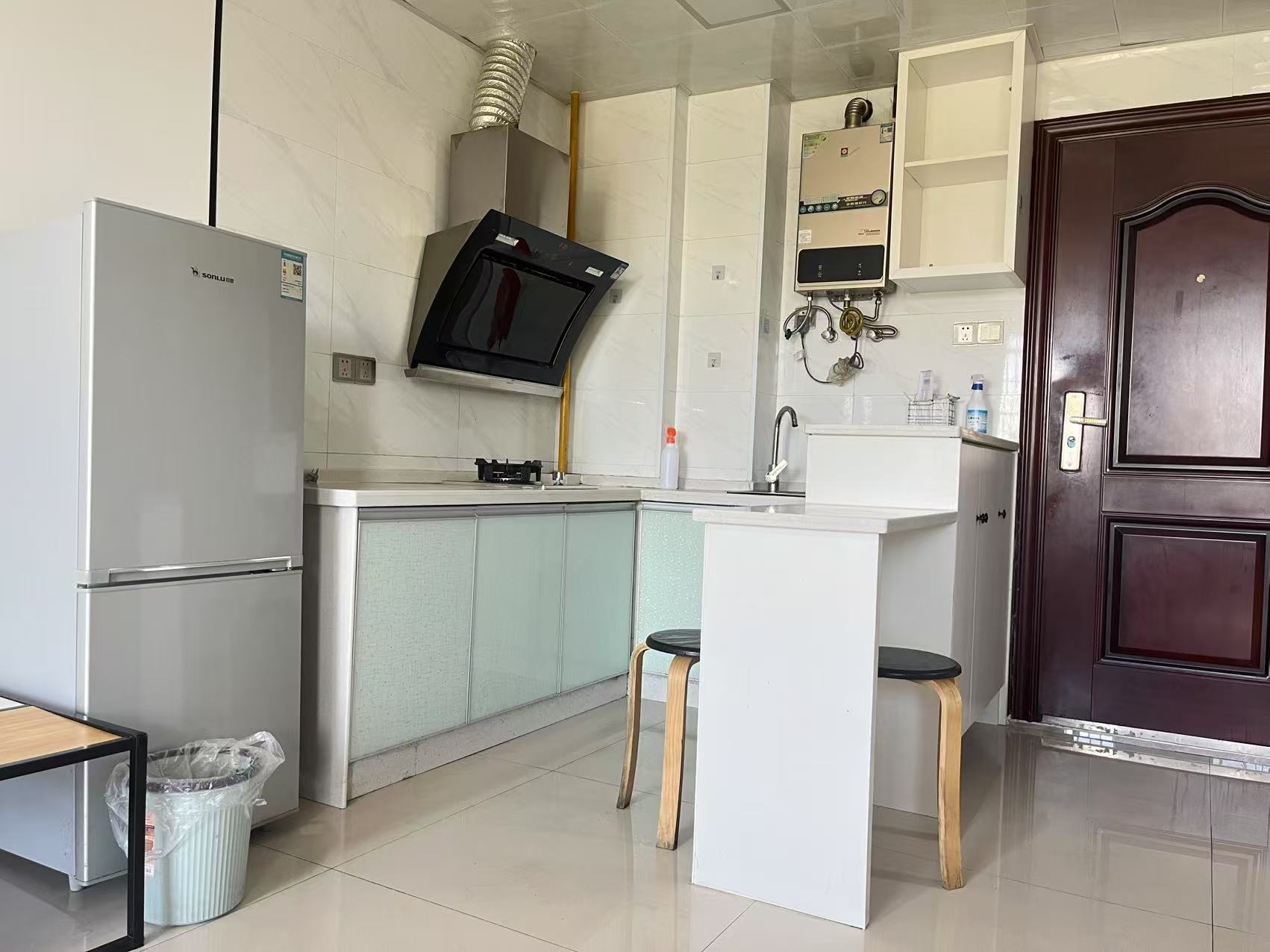 香格里拉 1室1厅1卫 1000.0元/月 香格里拉 1室1厅1卫 1000.0元/月室内图