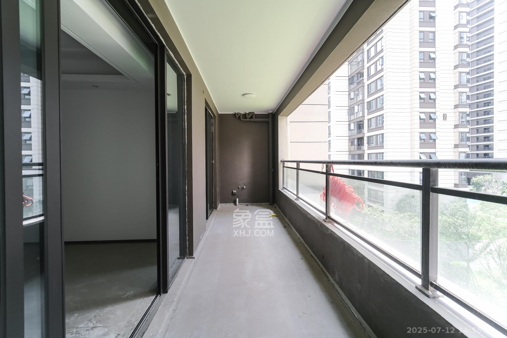 荣盛锦绣学府  4室2厅2卫    106.0万 荣盛锦绣学府  4室2厅2卫    106.0万阳台