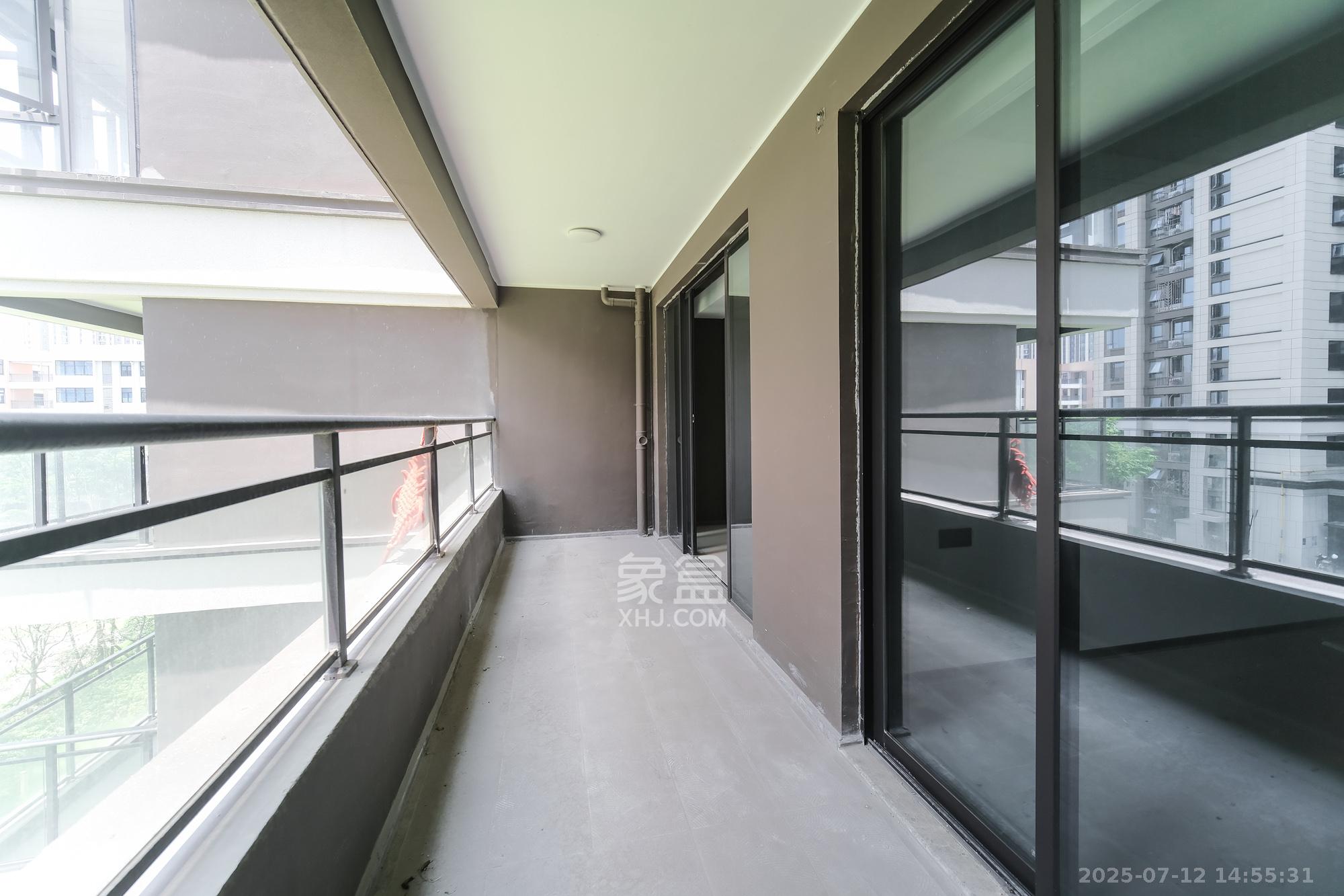 荣盛锦绣学府  4室2厅2卫    106.0万 荣盛锦绣学府  4室2厅2卫    106.0万阳台