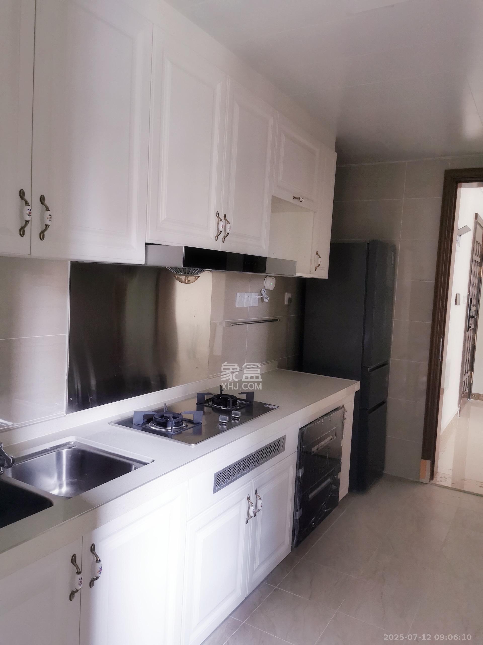 恒大御景半岛 2室2厅1卫 1400.0元/月 恒大御景半岛 2室2厅1卫 1400.0元/月室内图