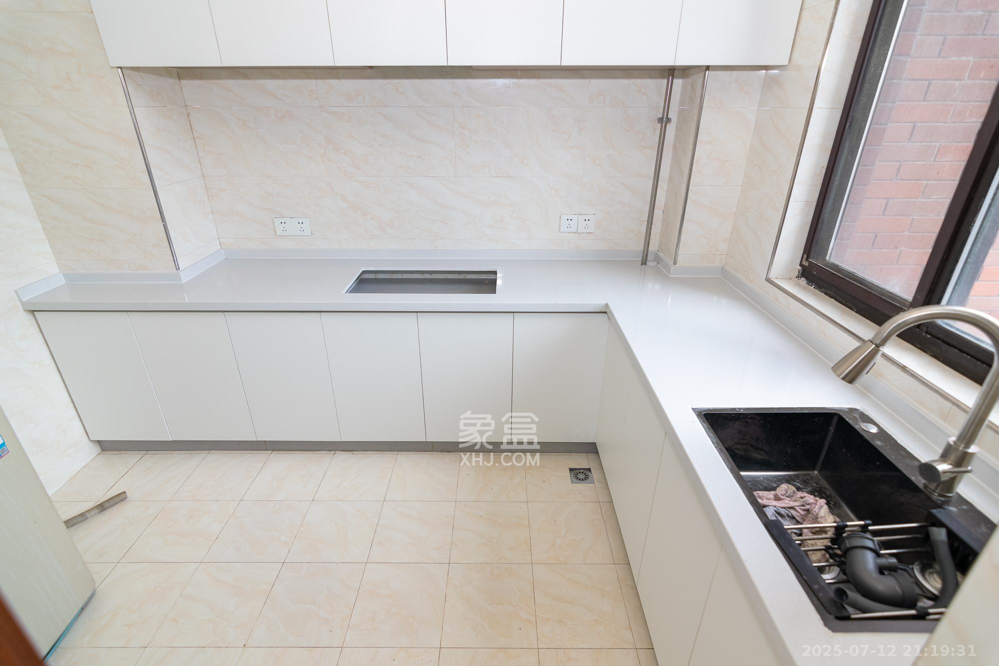 新城国际花都 3室2厅2卫 92.0万 新城国际花都 3室2厅2卫 92.0万厨房