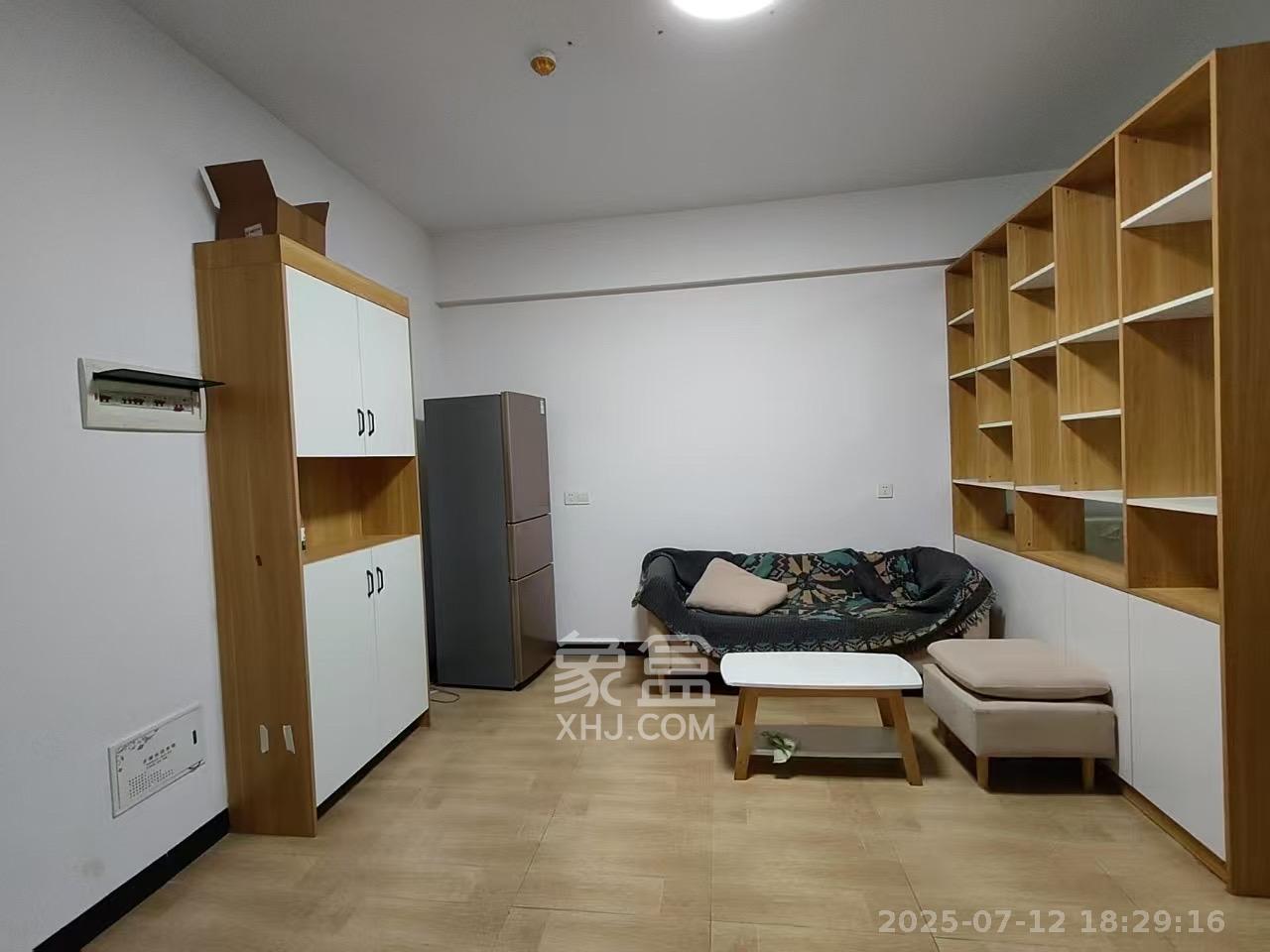 V领寓（岭南家园）  1室1厅1卫   1600.00元/月室内图