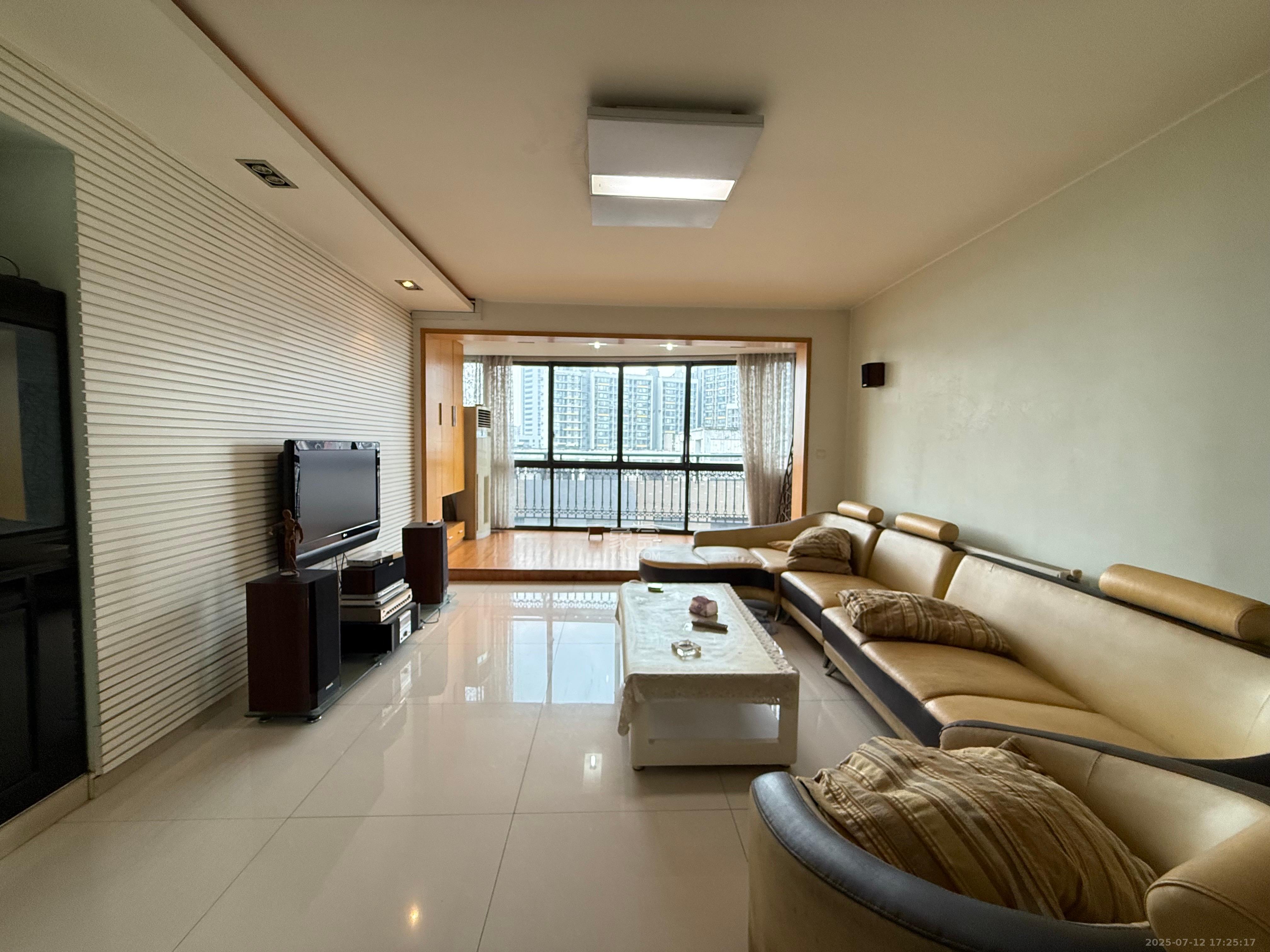 湘水一城(一期) 3室2厅2卫 2500.0元/月 湘水一城(一期) 3室2厅2卫 2500.0元/月室内图