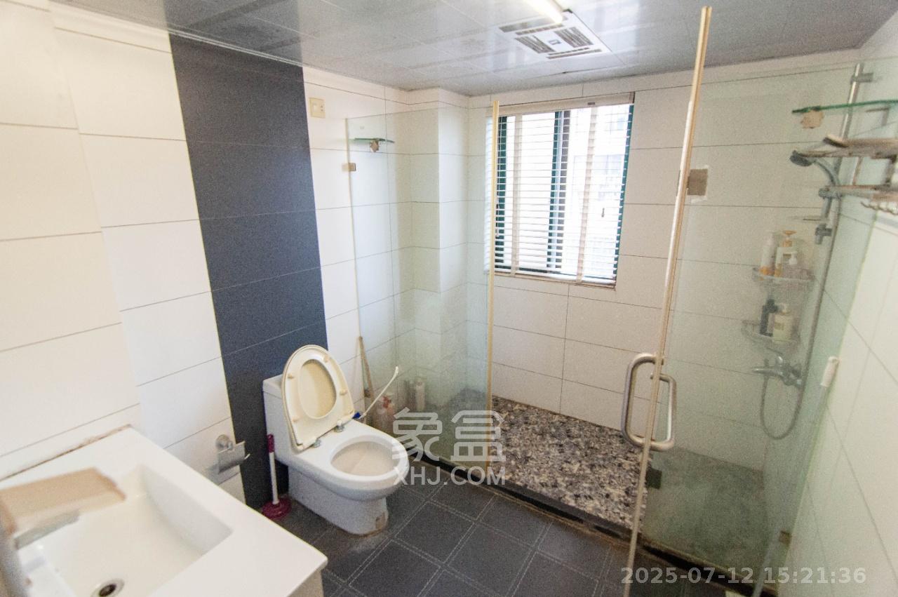 共和世家 4室2厅2卫 4200.0元/月 共和世家 4室2厅2卫 4200.0元/月室内图