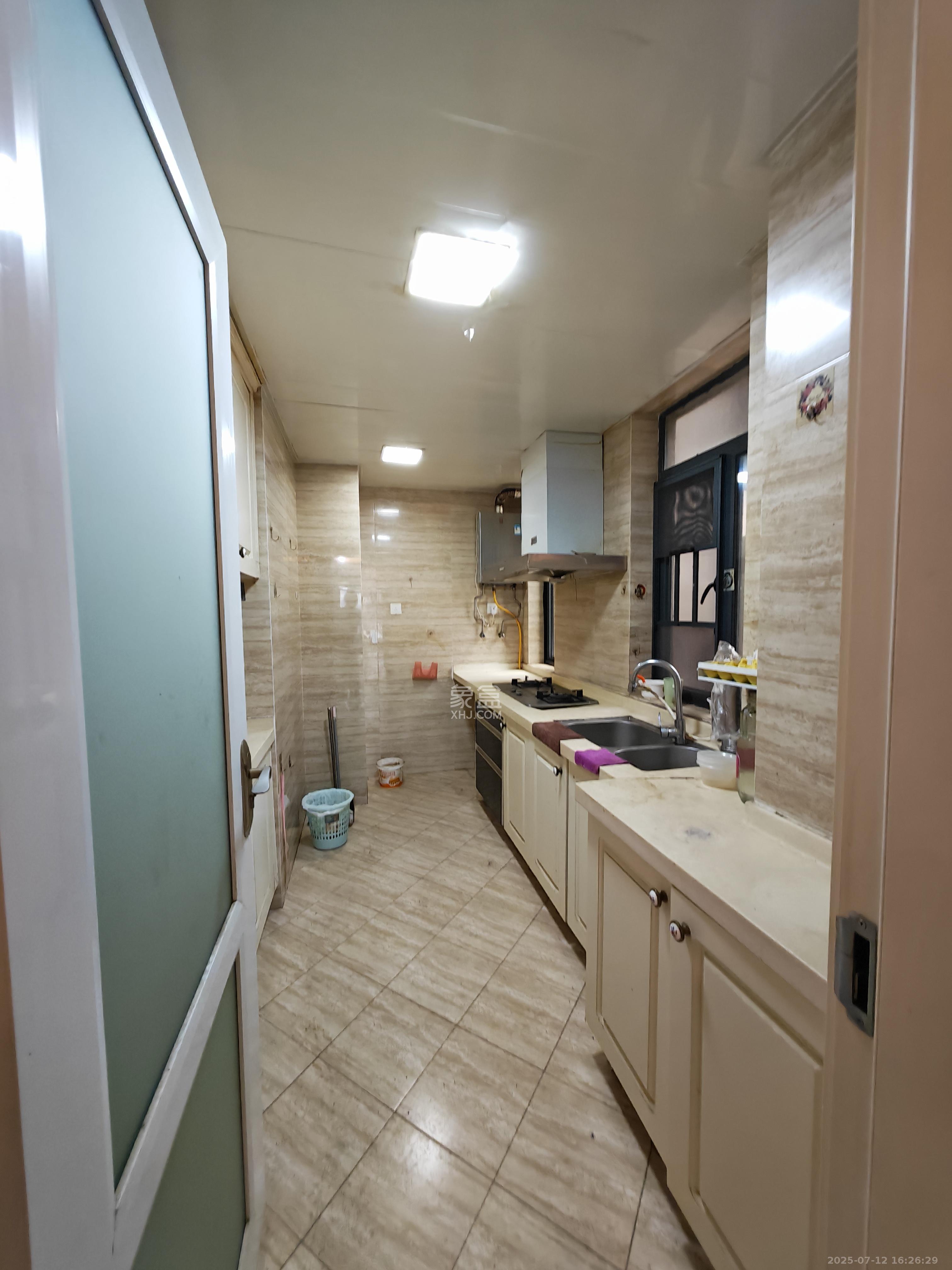 双湾国际(湘江御景花园)  2室2厅2卫    1800.0元/月 双湾国际(湘江御景花园)  2室2厅2卫    1800.0元/月室内图