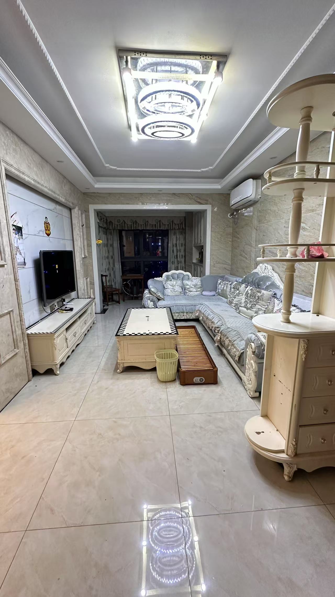 珠江愉景新城  3室2厅1卫   2300.00元/月