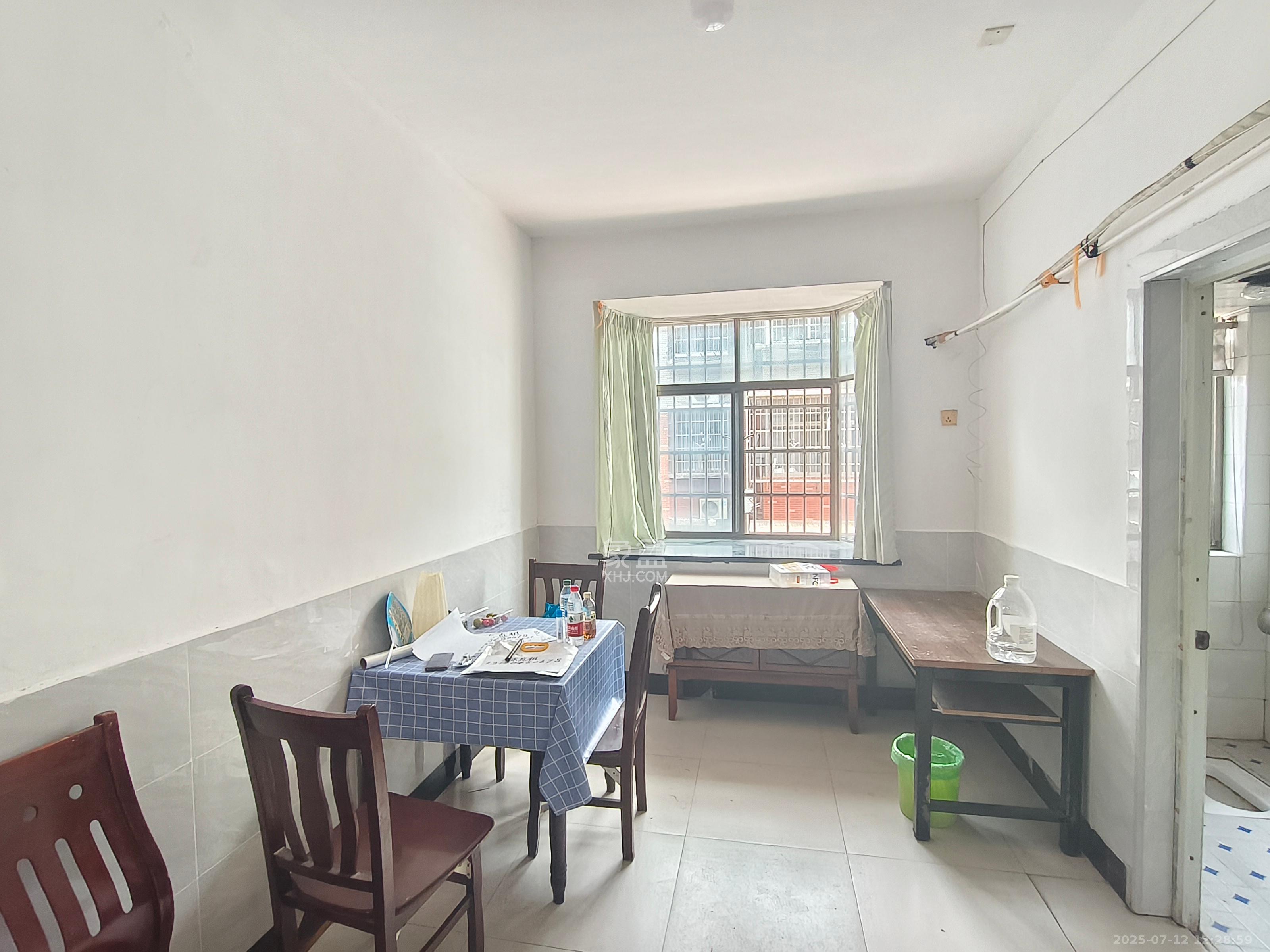 岳北社区 3室2厅2卫 2200.0元/月 岳北社区 3室2厅2卫 2200.0元/月室内图