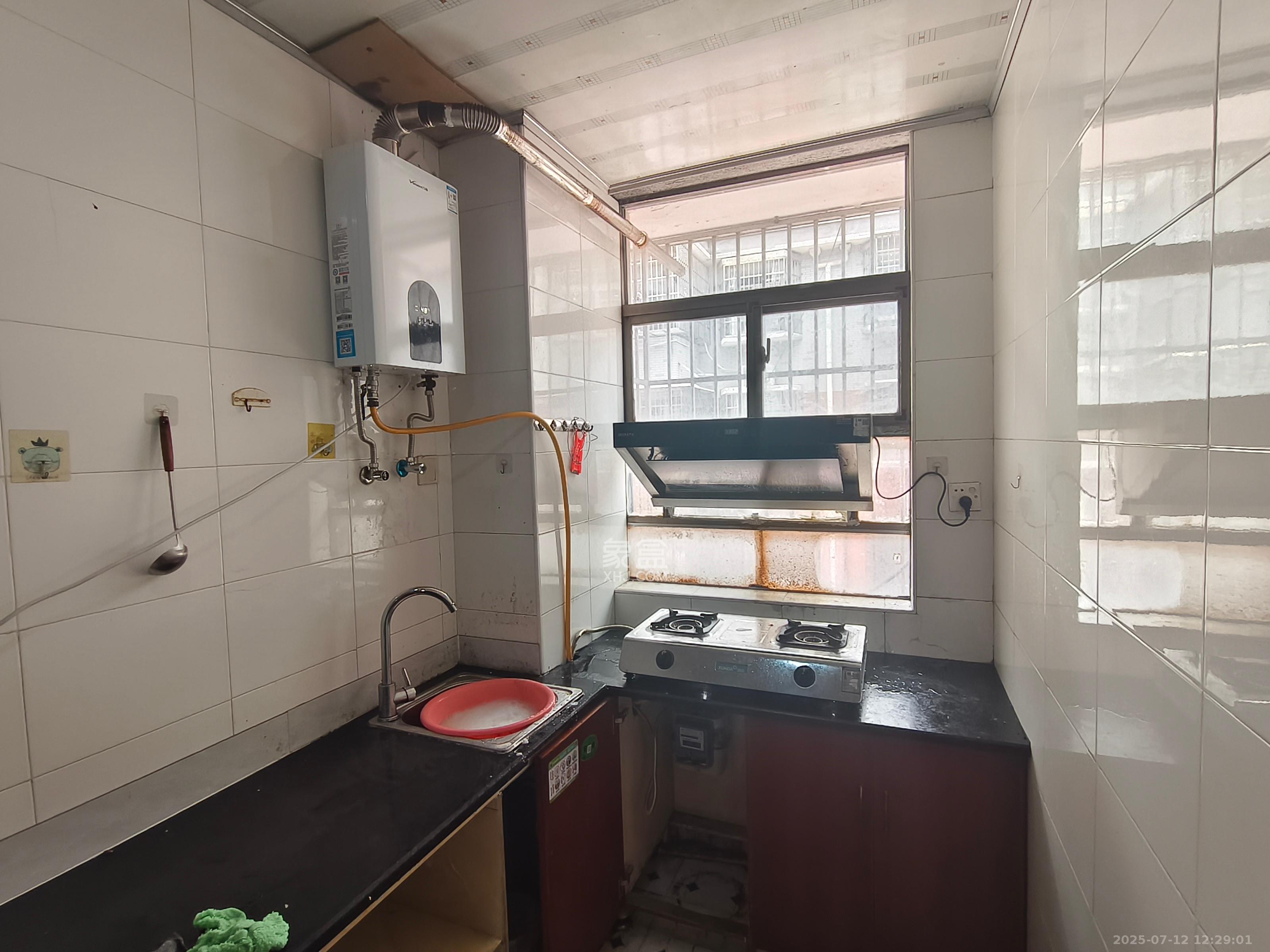 岳北社区 3室2厅2卫 2200.0元/月 岳北社区 3室2厅2卫 2200.0元/月室内图