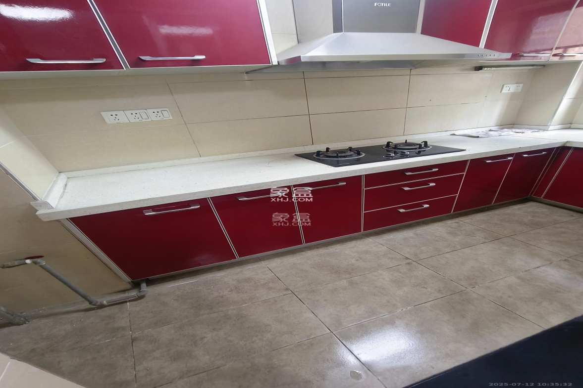 中国铁建国际城一期  4室2厅2卫    2300.0元/月 中国铁建国际城一期  4室2厅2卫    2300.0元/月室内图