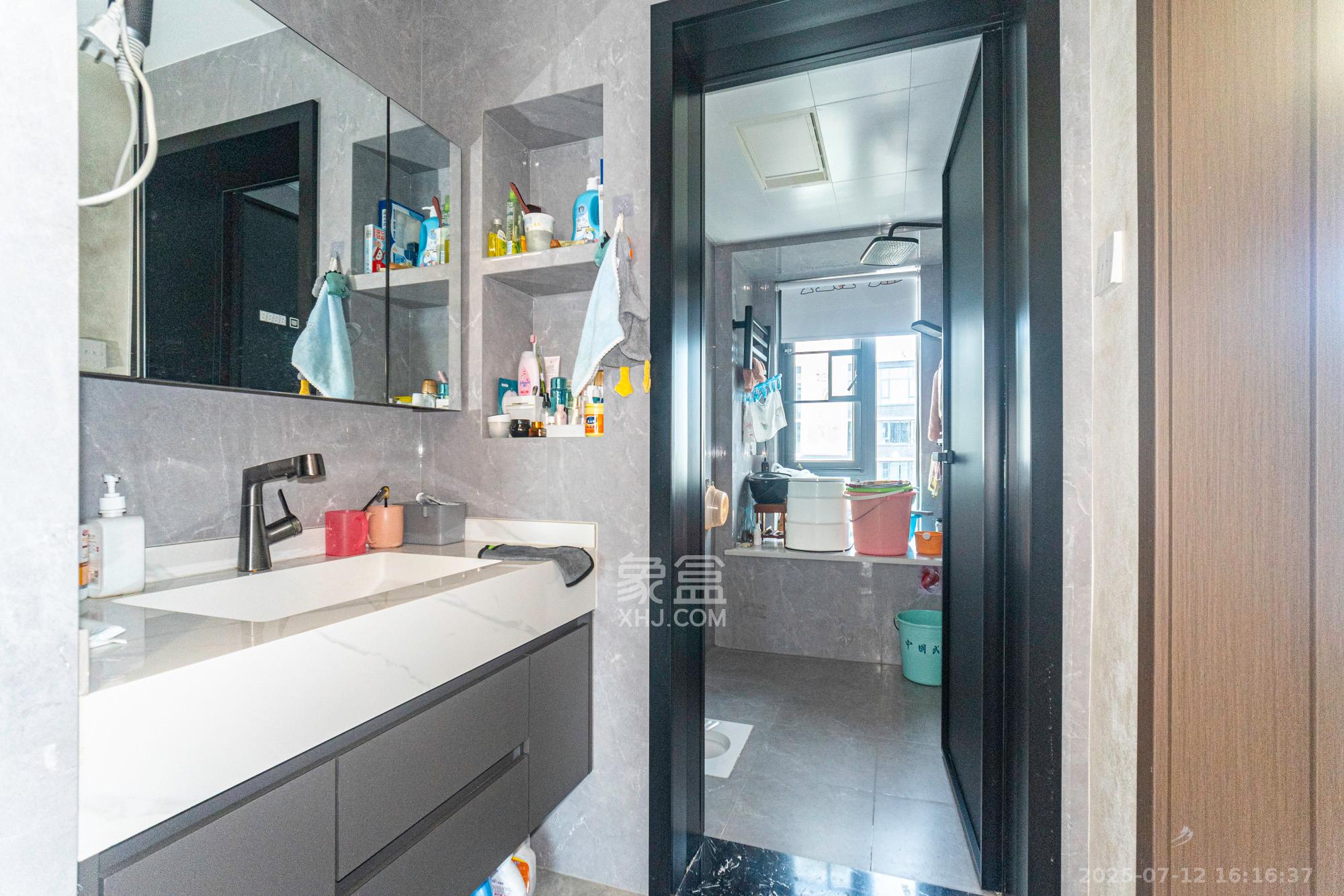 绿城美的明月江南  4室2厅2卫    155.0万 绿城美的明月江南  4室2厅2卫    155.0万卫生间