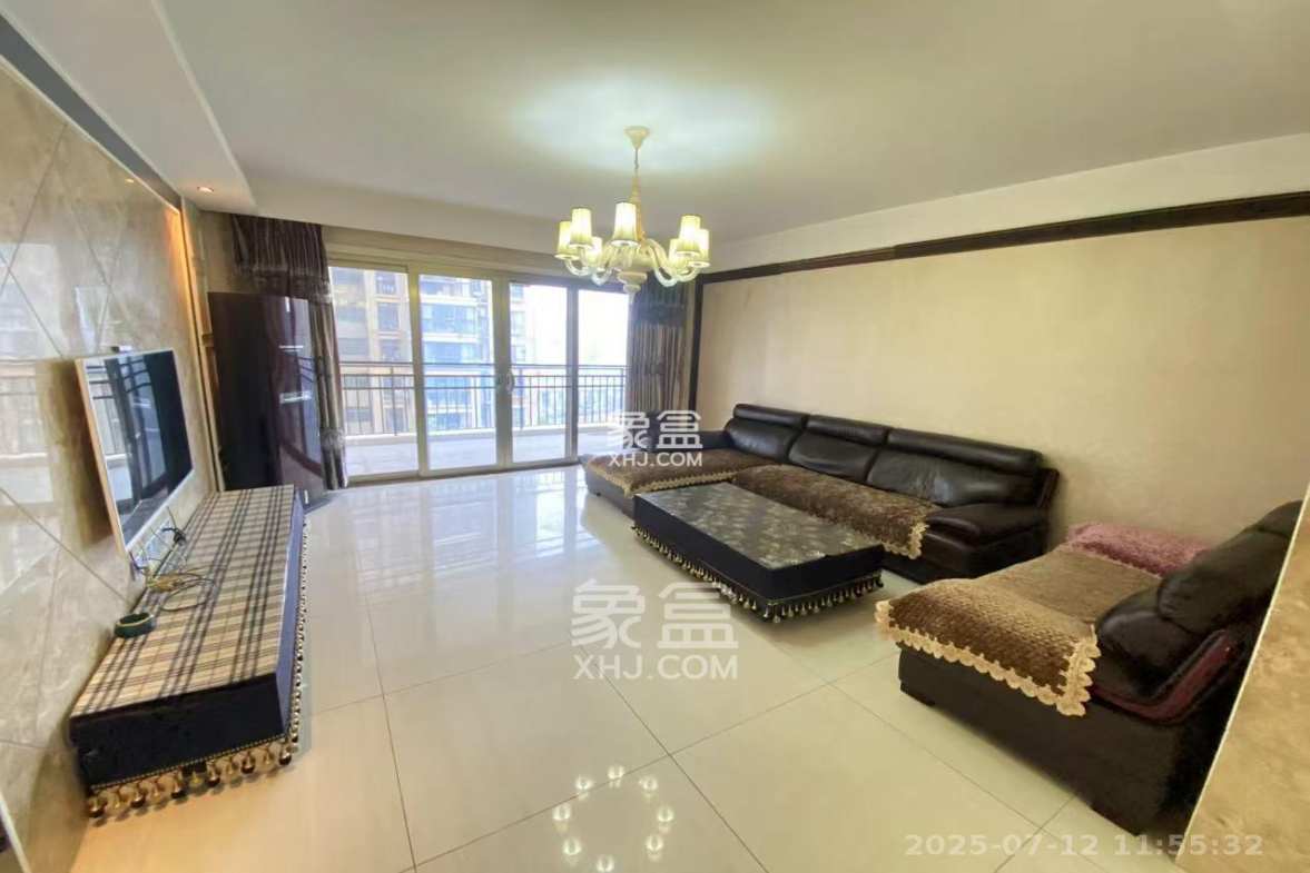 钱隆樽品(一、二、三期)  4室2厅2卫    3500.0元/月 钱隆樽品(一、二、三期)  4室2厅2卫    3500.0元/月室内图