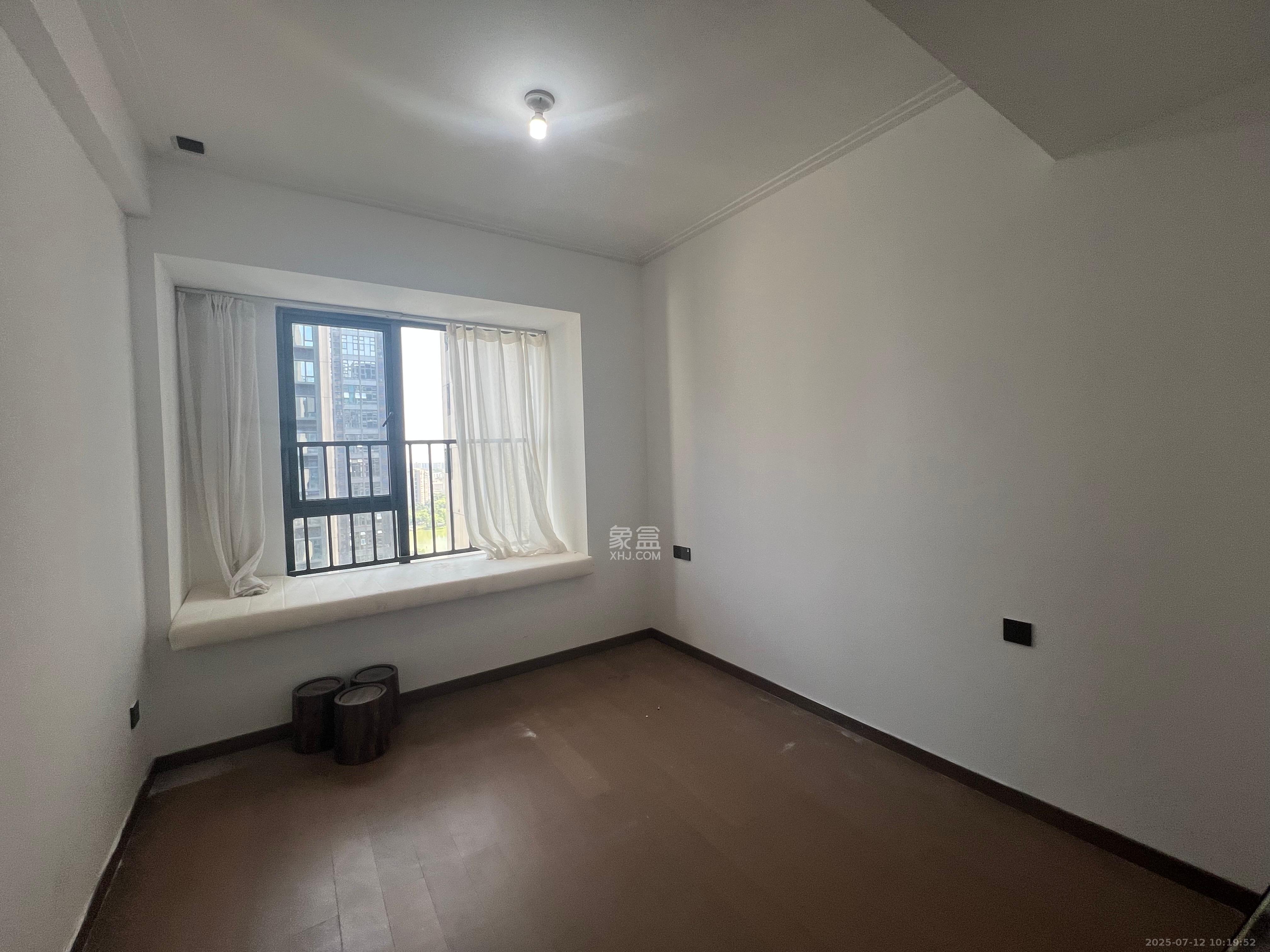 绿地V岛 4室2厅2卫 4000.0元/月 绿地V岛 4室2厅2卫 4000.0元/月室内图