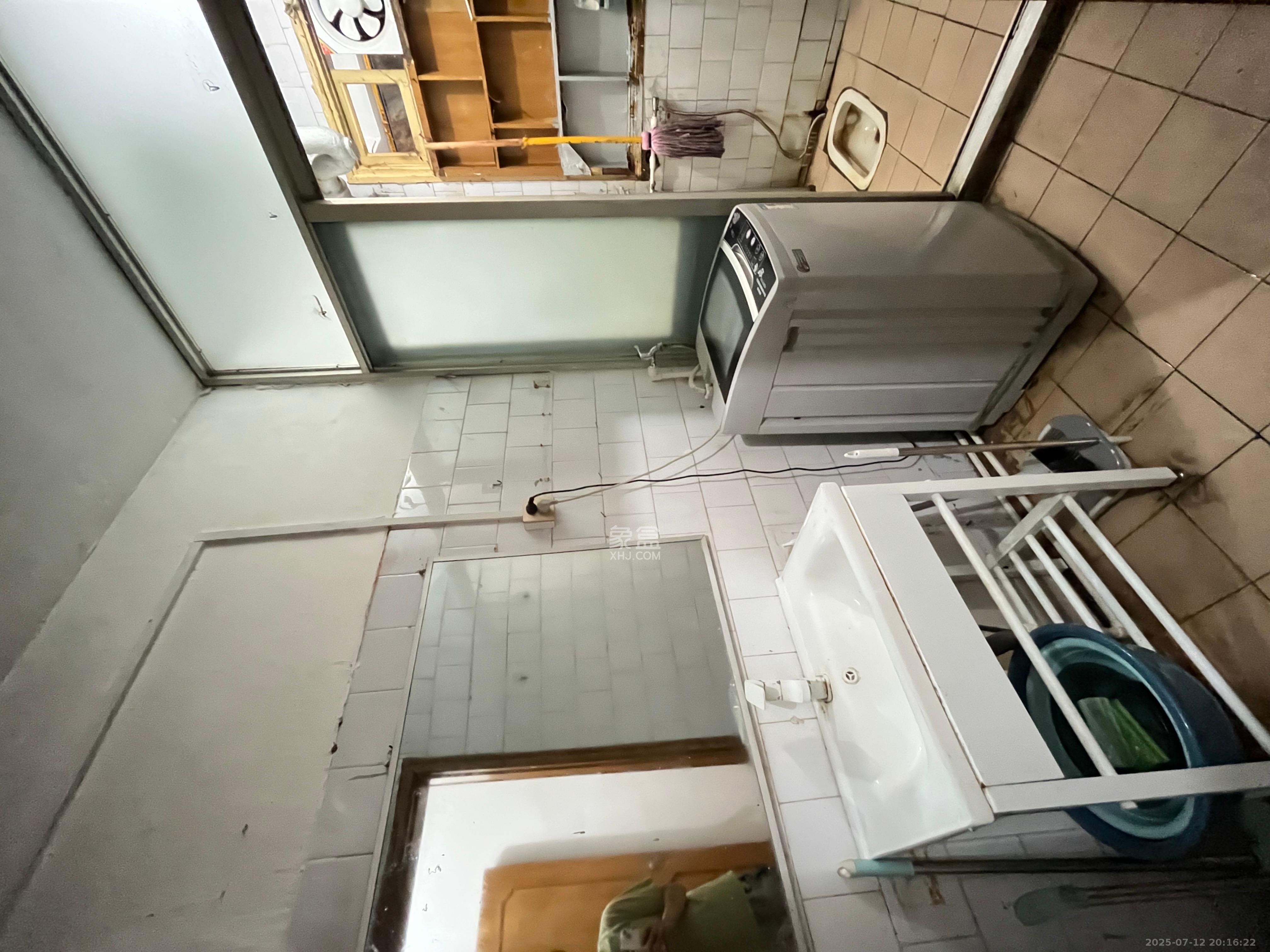 桂花路锻压小区  1室1厅1卫   1300.00元/月室内图