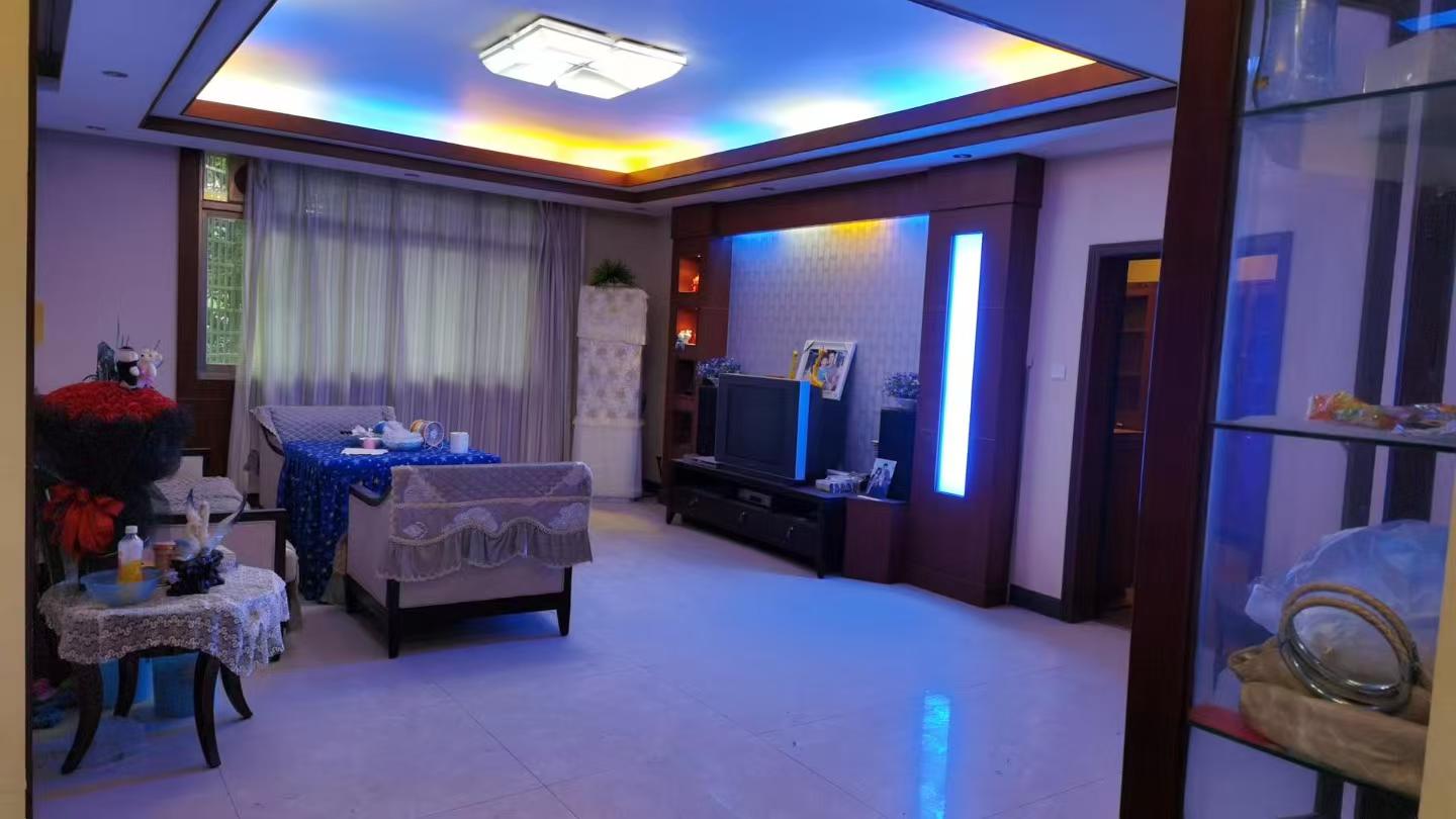 市中心血站(独栋) 4室2厅2卫 63.9万 市中心血站(独栋) 4室2厅2卫 63.9万客厅