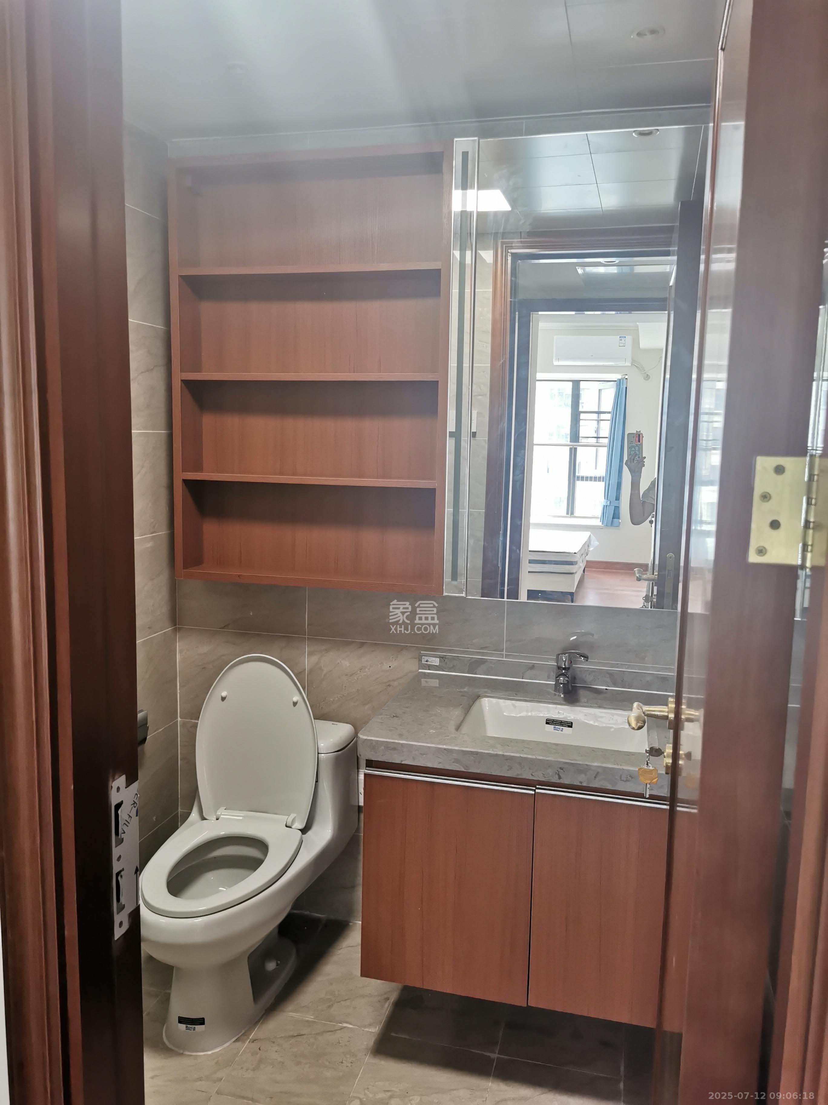 恒大御景半岛 2室2厅1卫 1400.0元/月 恒大御景半岛 2室2厅1卫 1400.0元/月室内图