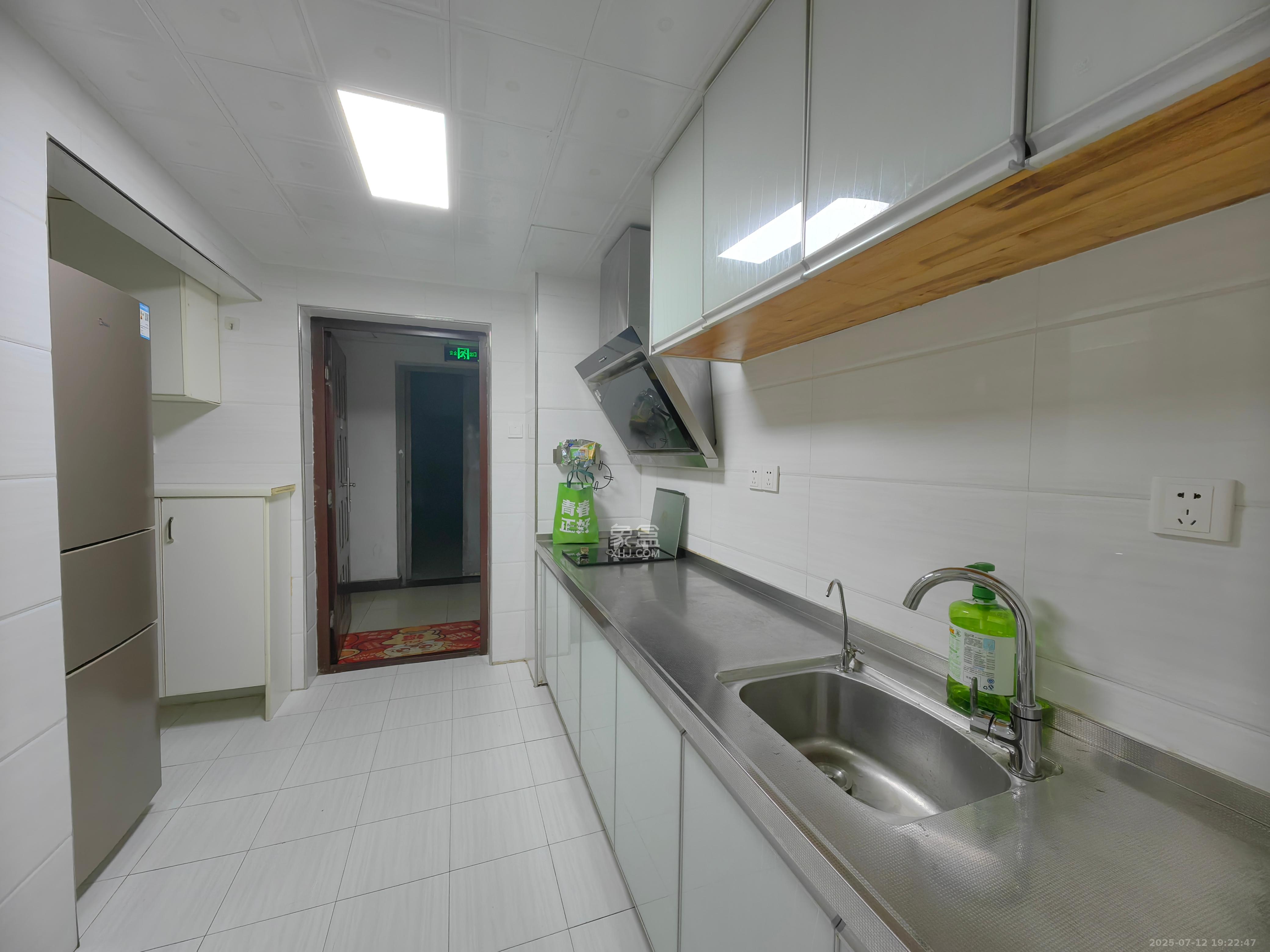 上河国际F座  1室1厅1卫    1800.0元/月 上河国际F座  1室1厅1卫    1800.0元/月室内图