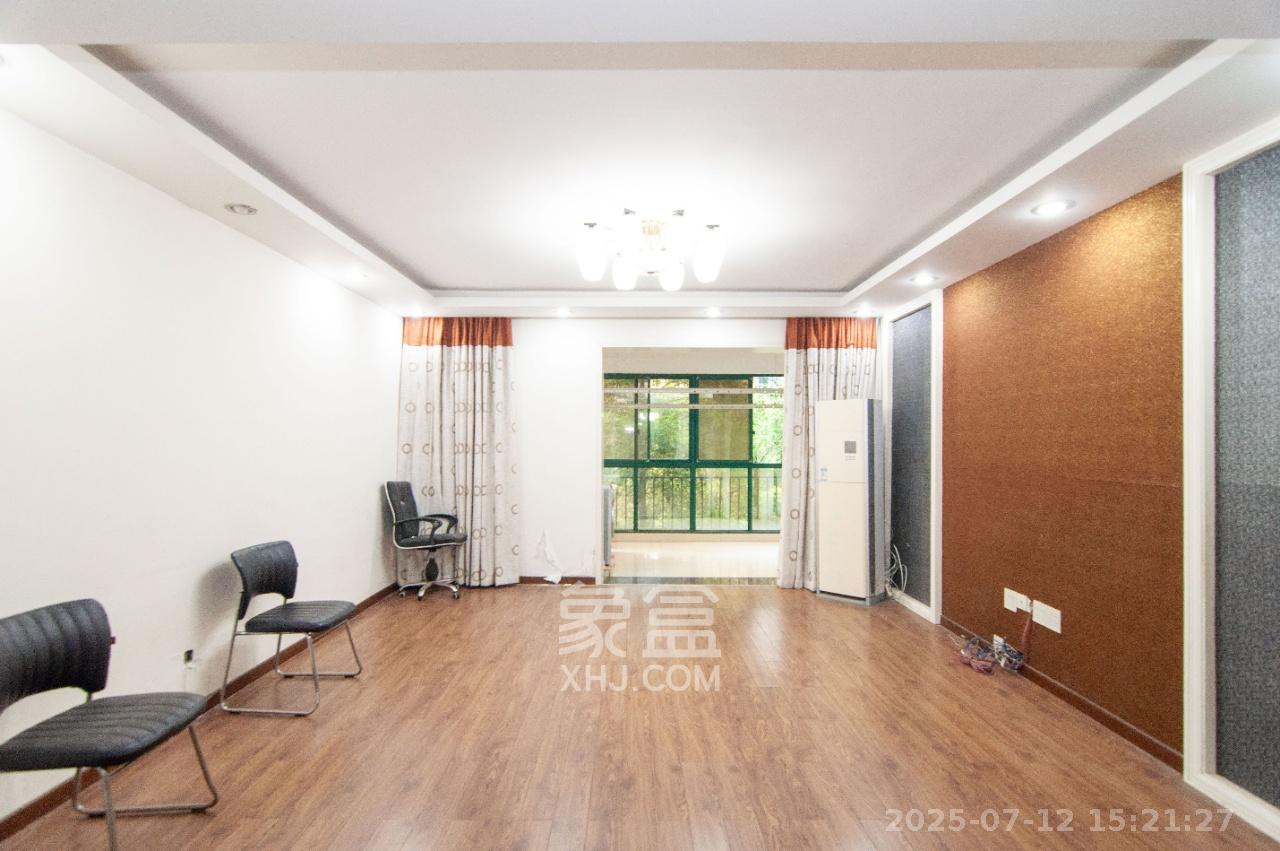 共和世家 4室2厅2卫 4200.0元/月 共和世家 4室2厅2卫 4200.0元/月室内图