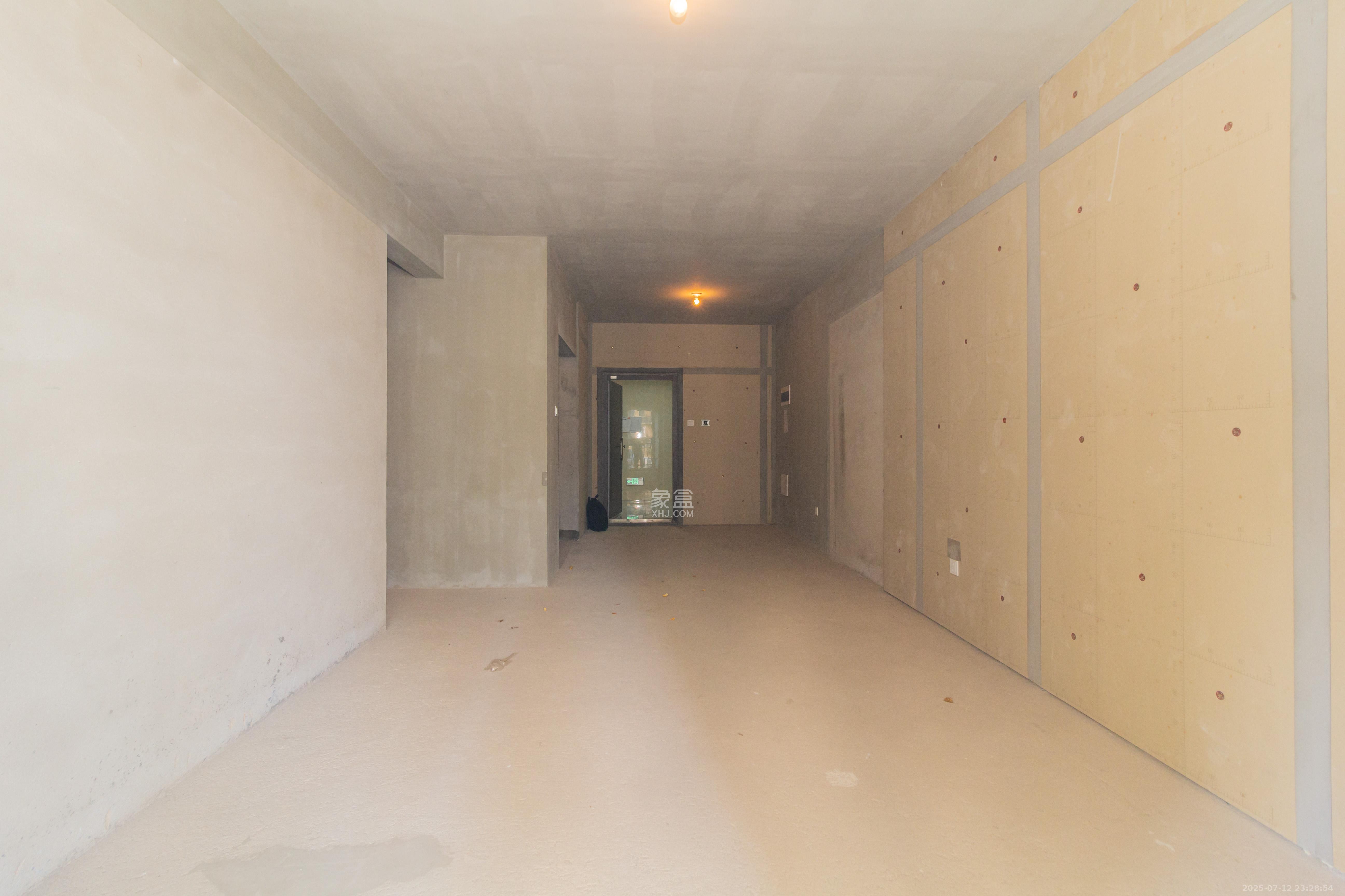 日盛湖湘花苑  3室2厅2卫    79.8万 日盛湖湘花苑  3室2厅2卫    79.8万客厅