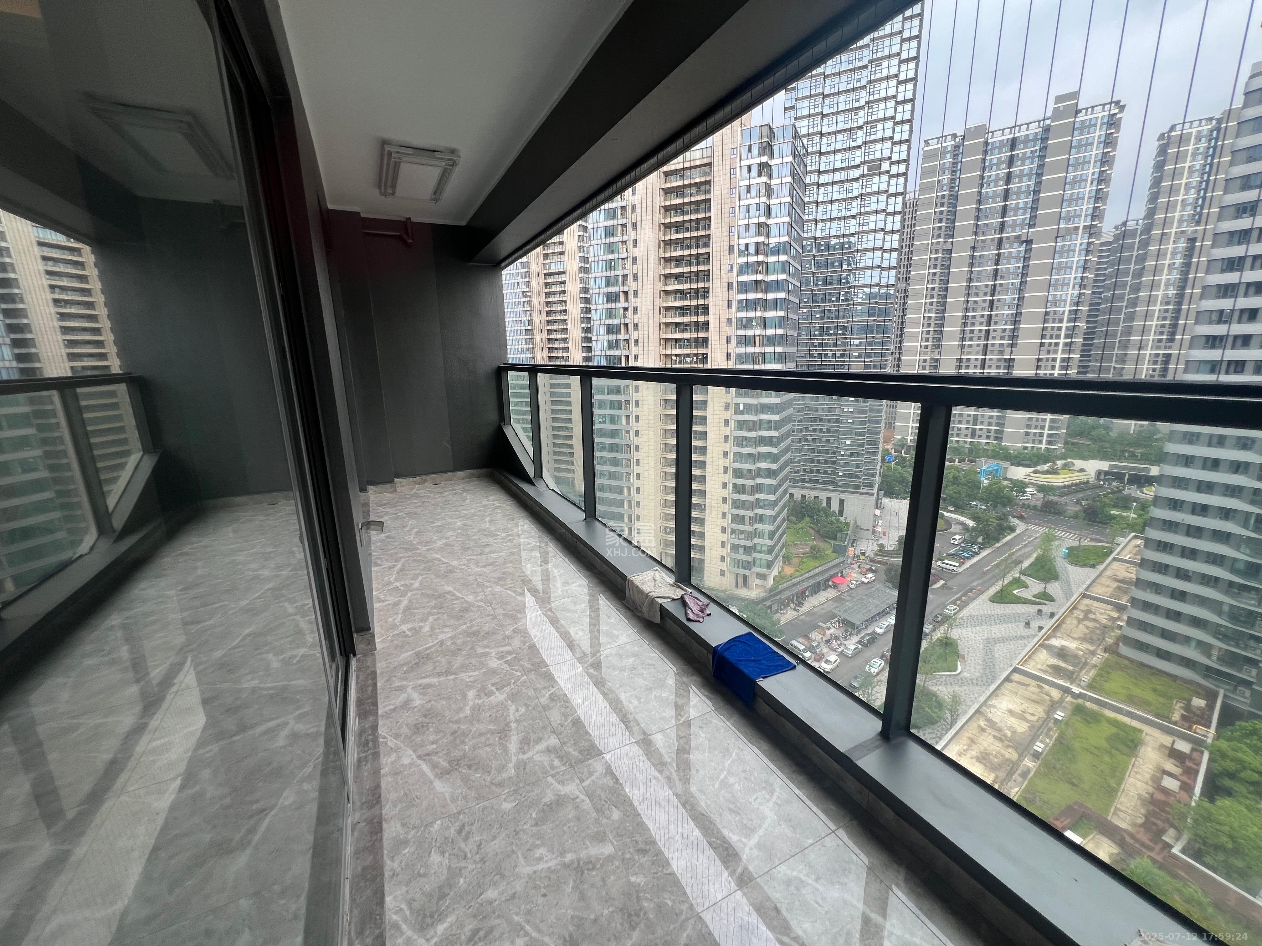 复地滨江金融中心  4室2厅2卫    5500.0元/月 复地滨江金融中心  4室2厅2卫    5500.0元/月室内图