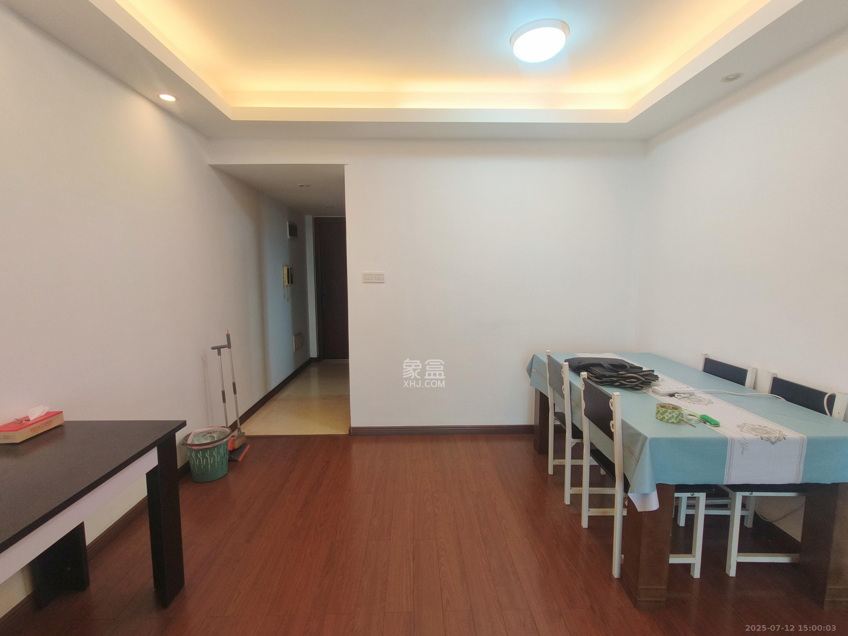 万科城  1室2厅1卫   2300.00元/月室内图