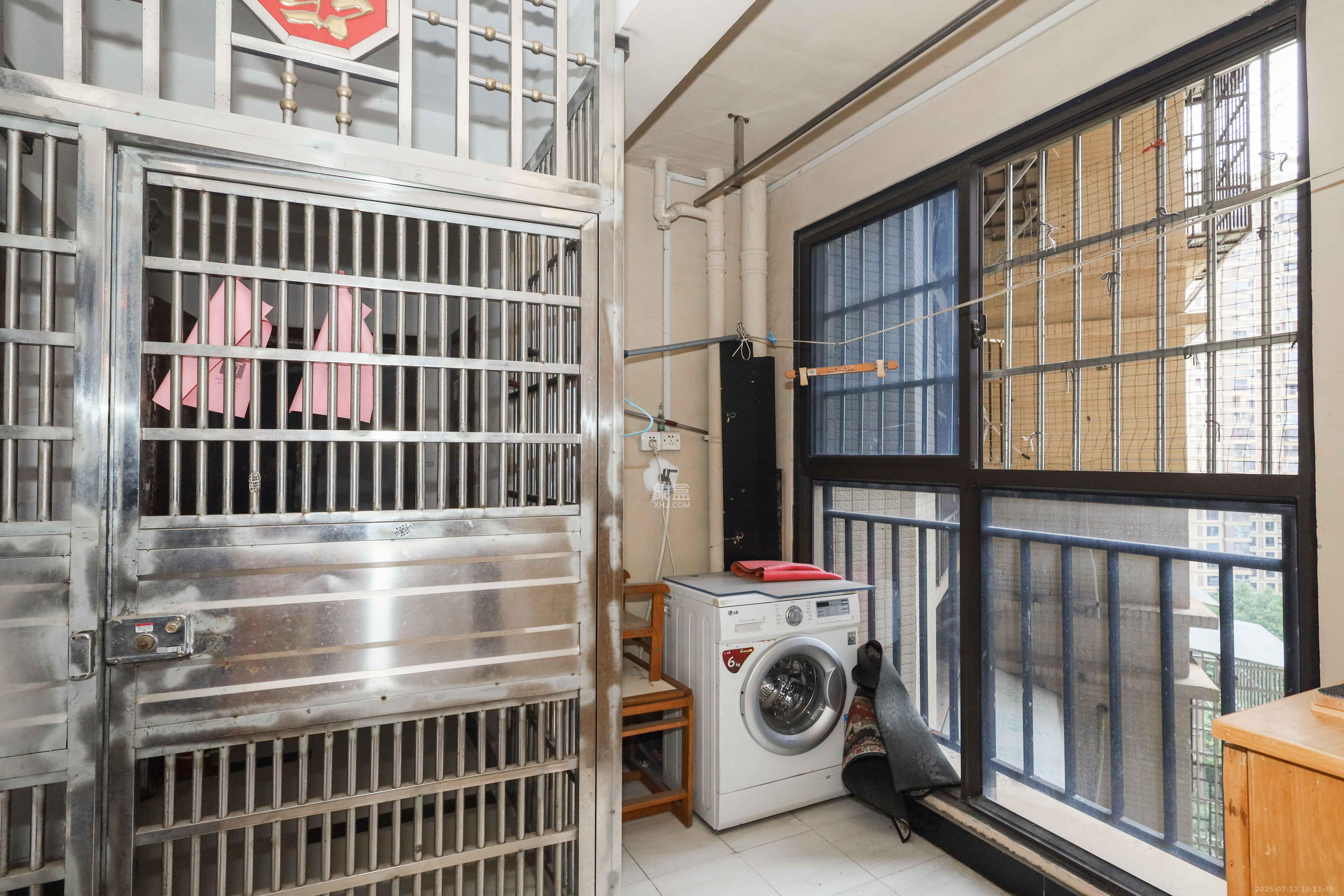 保利麓谷林语F区 3室2厅1卫 85.0万 保利麓谷林语F区 3室2厅1卫 85.0万阳台