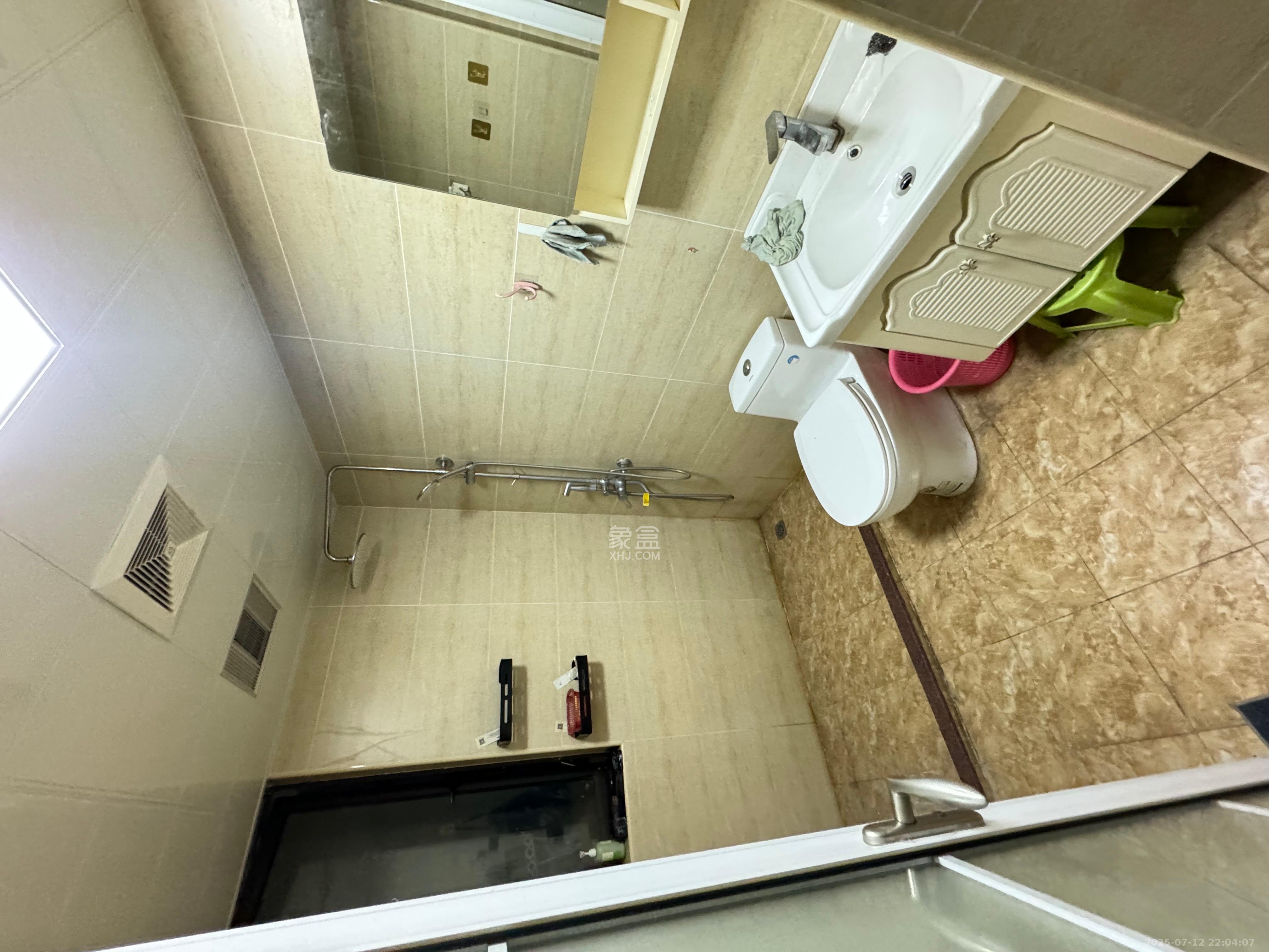 卓越蔚蓝海岸三期  3室2厅1卫   2600.00元/月室内图