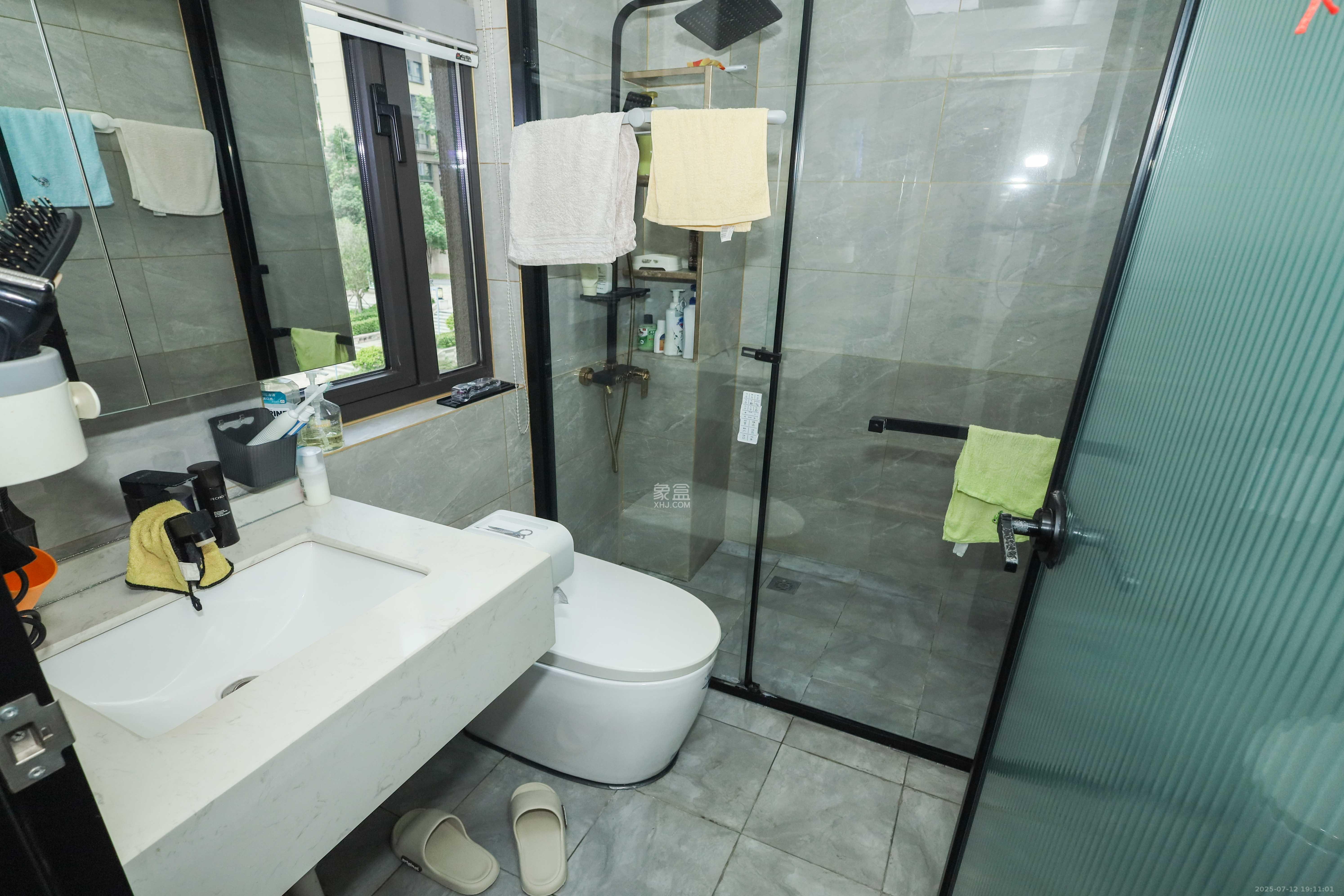 通号岭绣苑 4室2厅2卫 113.0万 通号岭绣苑 4室2厅2卫 113.0万卫生间