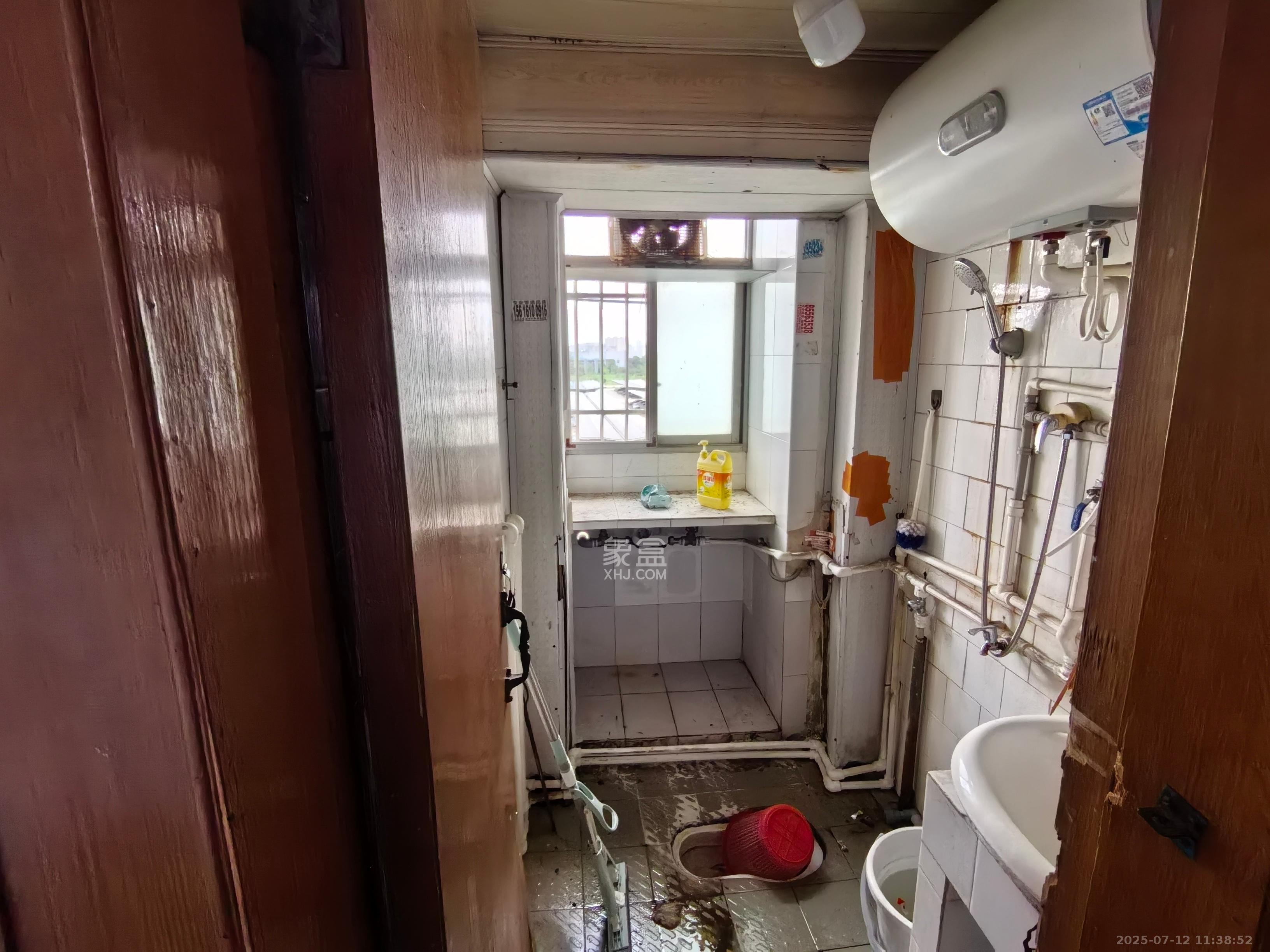 白沙啤酒公寓  3室2厅1卫    1800.0元/月 白沙啤酒公寓  3室2厅1卫    1800.0元/月室内图