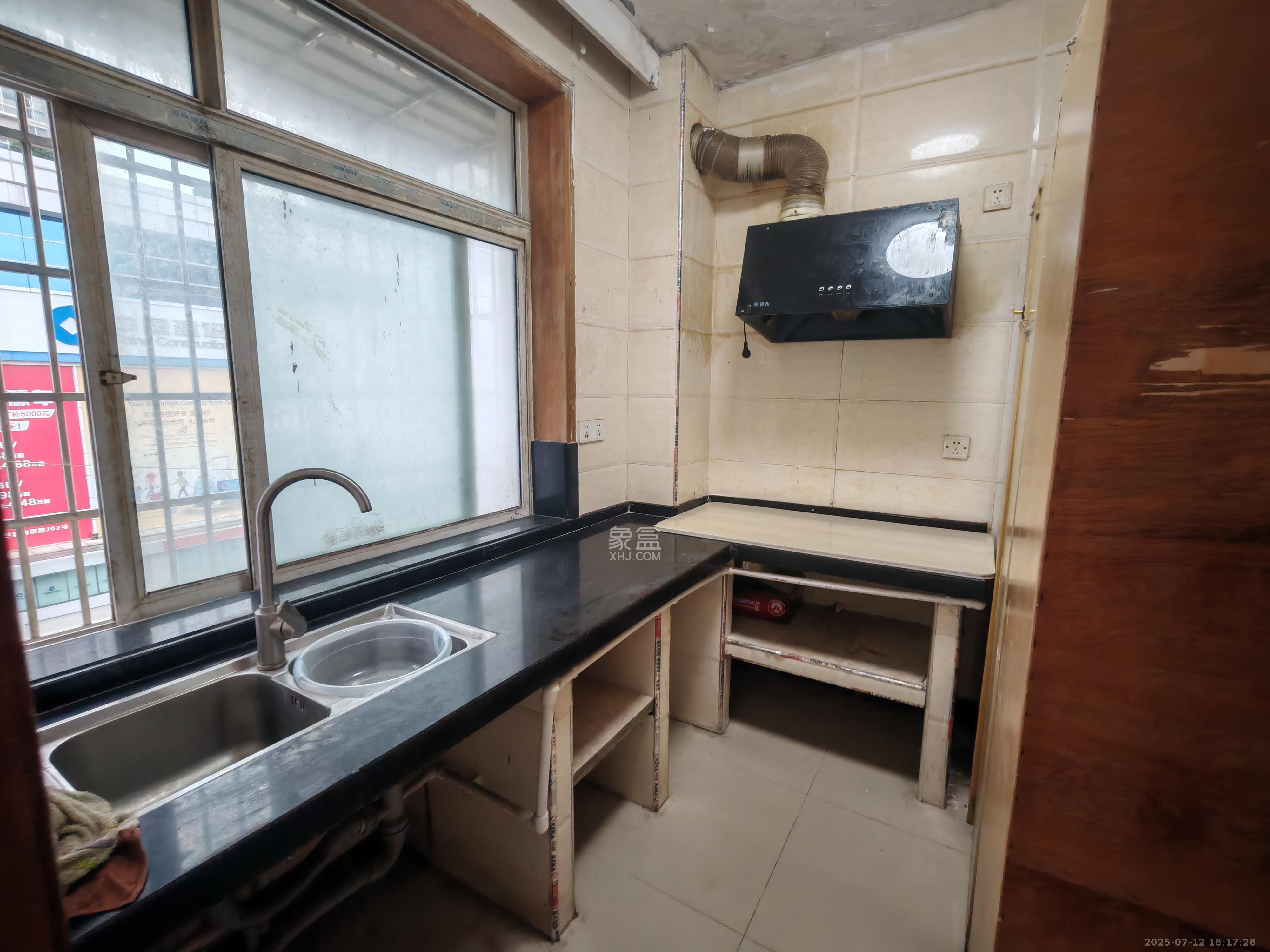 高桥家电百货城 7室1厅3卫 2000.0元/月 高桥家电百货城 7室1厅3卫 2000.0元/月室内图