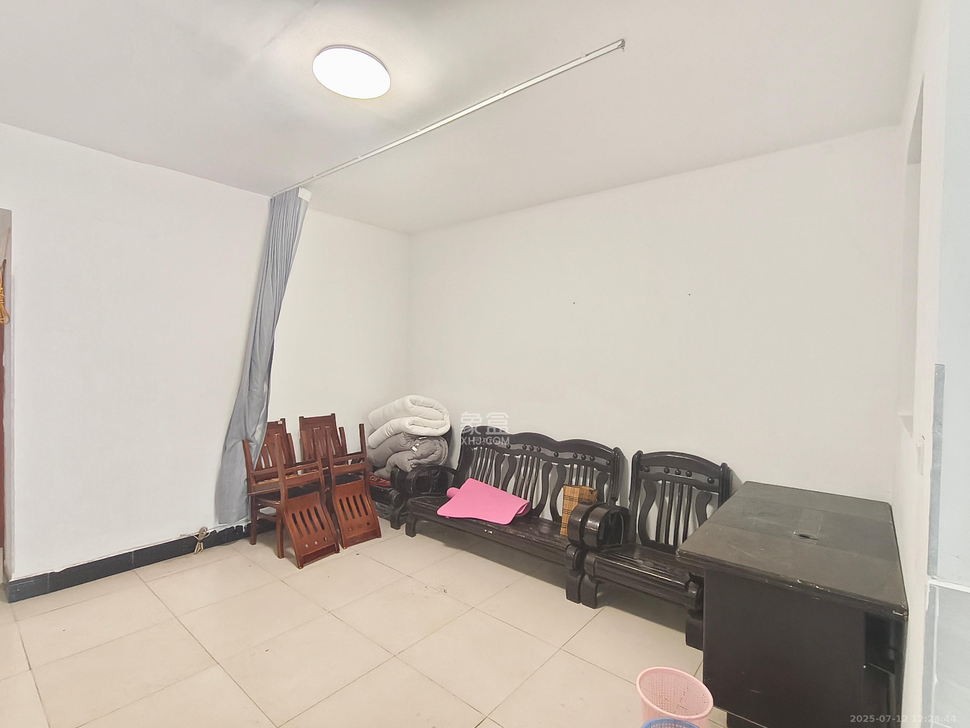 岳北社区 3室2厅2卫 2200.0元/月 岳北社区 3室2厅2卫 2200.0元/月室内图